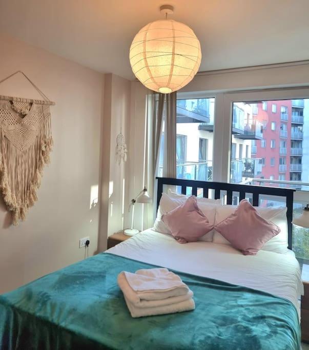 2bed 2bath -pool, Balcony, Gym Lift * Londres