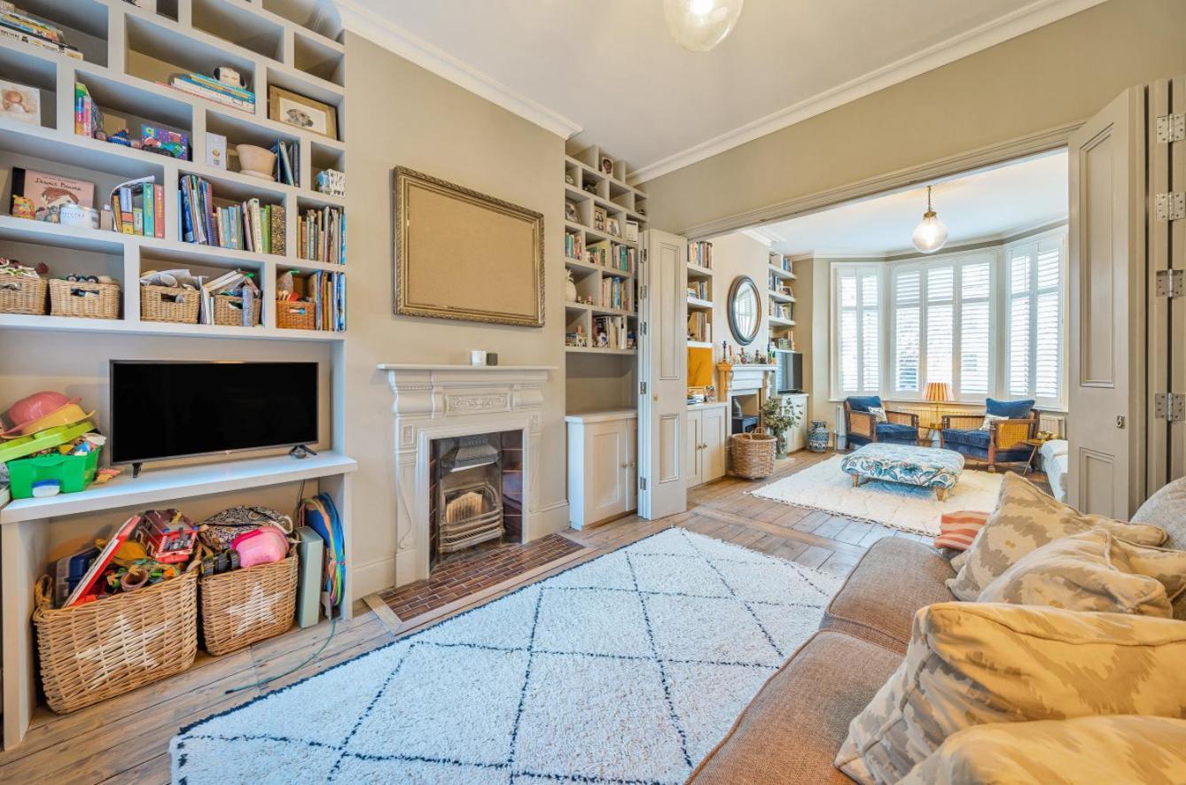 Fantastic Edwardian 3br House W Gdn, Kensal Hébergement de vacances Londres