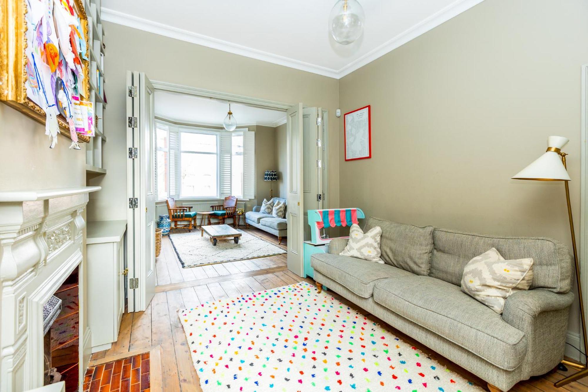 Fantastic Edwardian 3br House W Gdn, Kensal Hébergement de vacances Londres