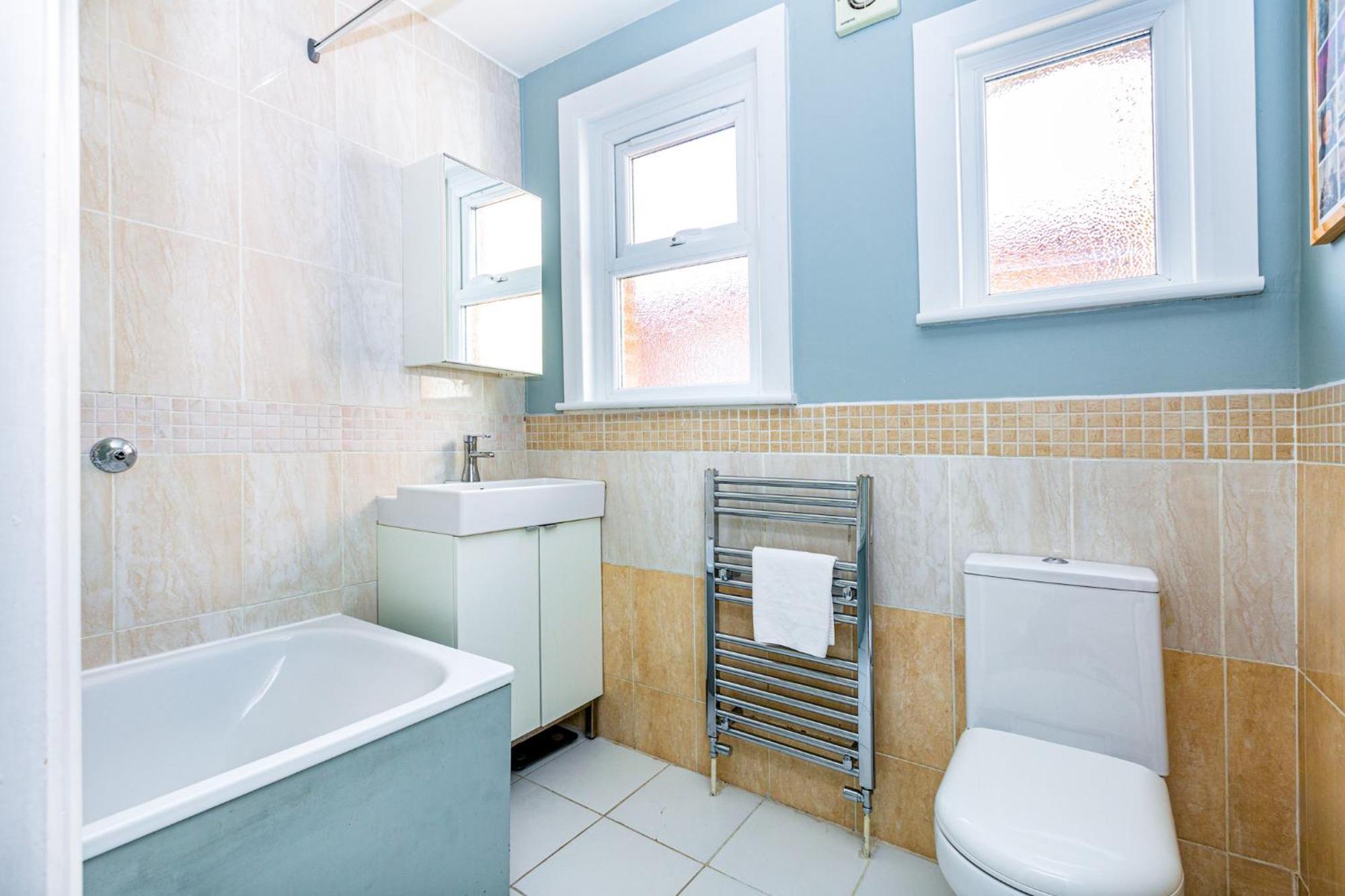 Fantastic Edwardian 3br House W Gdn, Kensal Hébergement de vacances *