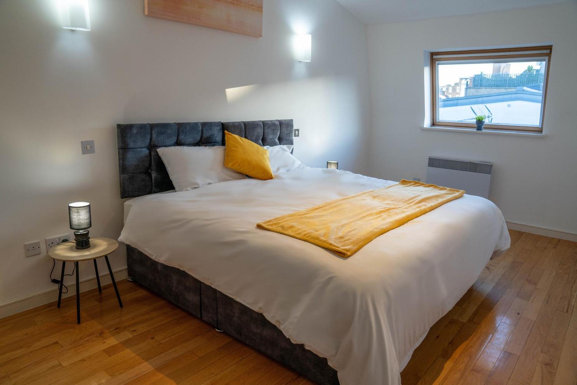 Modern & Bright Penthouse In Angel * Londres