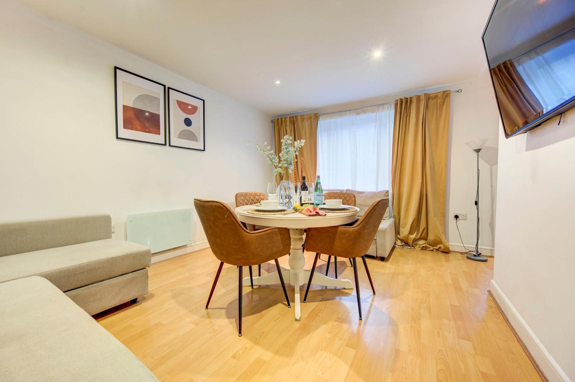 Boho Chic Tower Bridge Gem, Sleeps 8 *