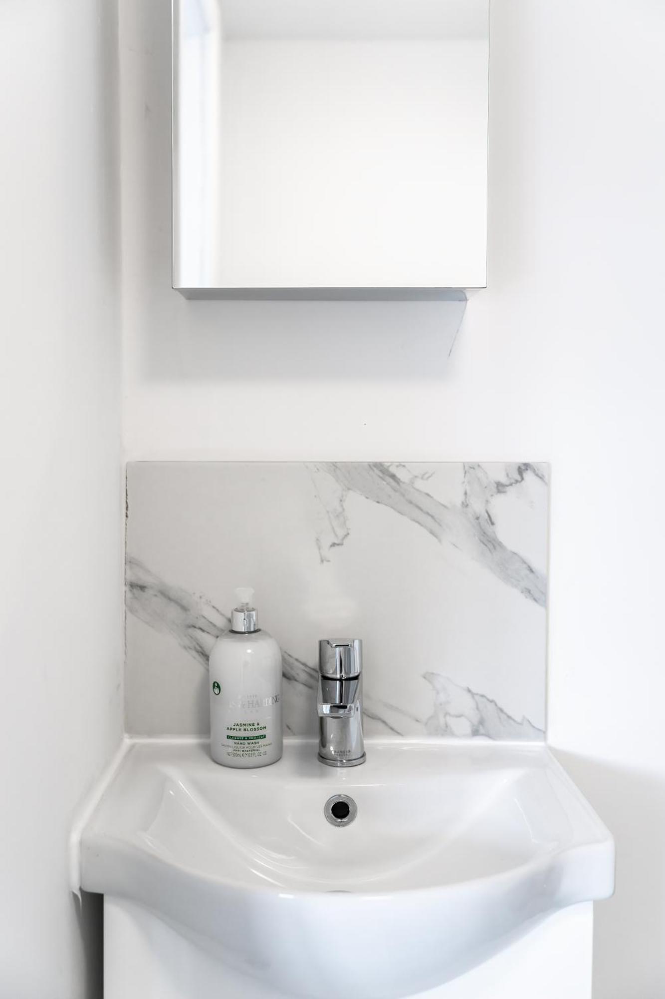 Modern Studio By Livestay Short Lets & Serviced Pensión Londres