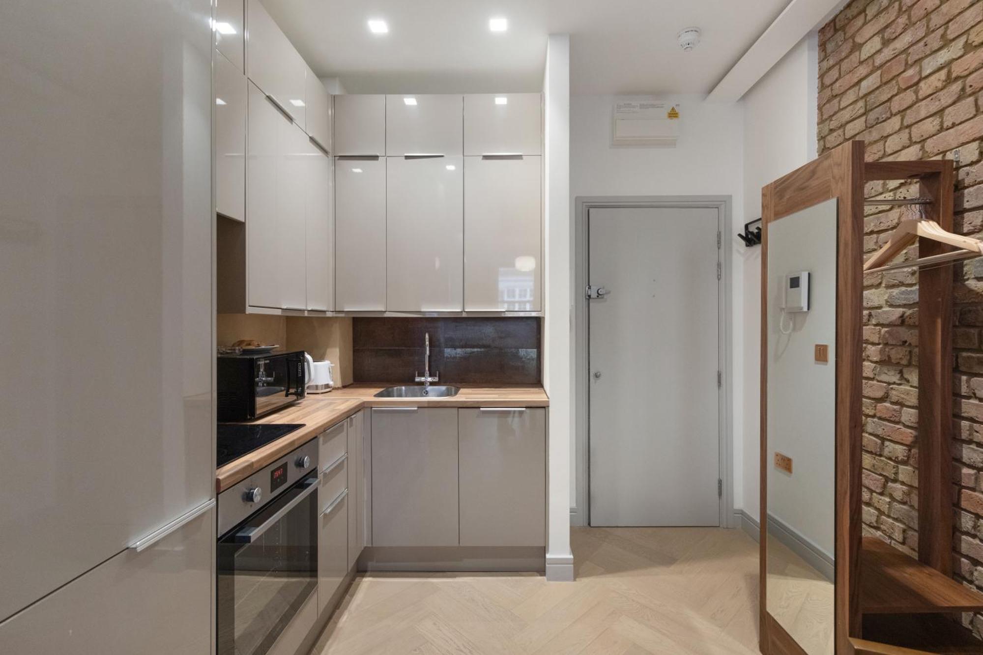Cozy Retreat Near Downtown With Parking Appartement *