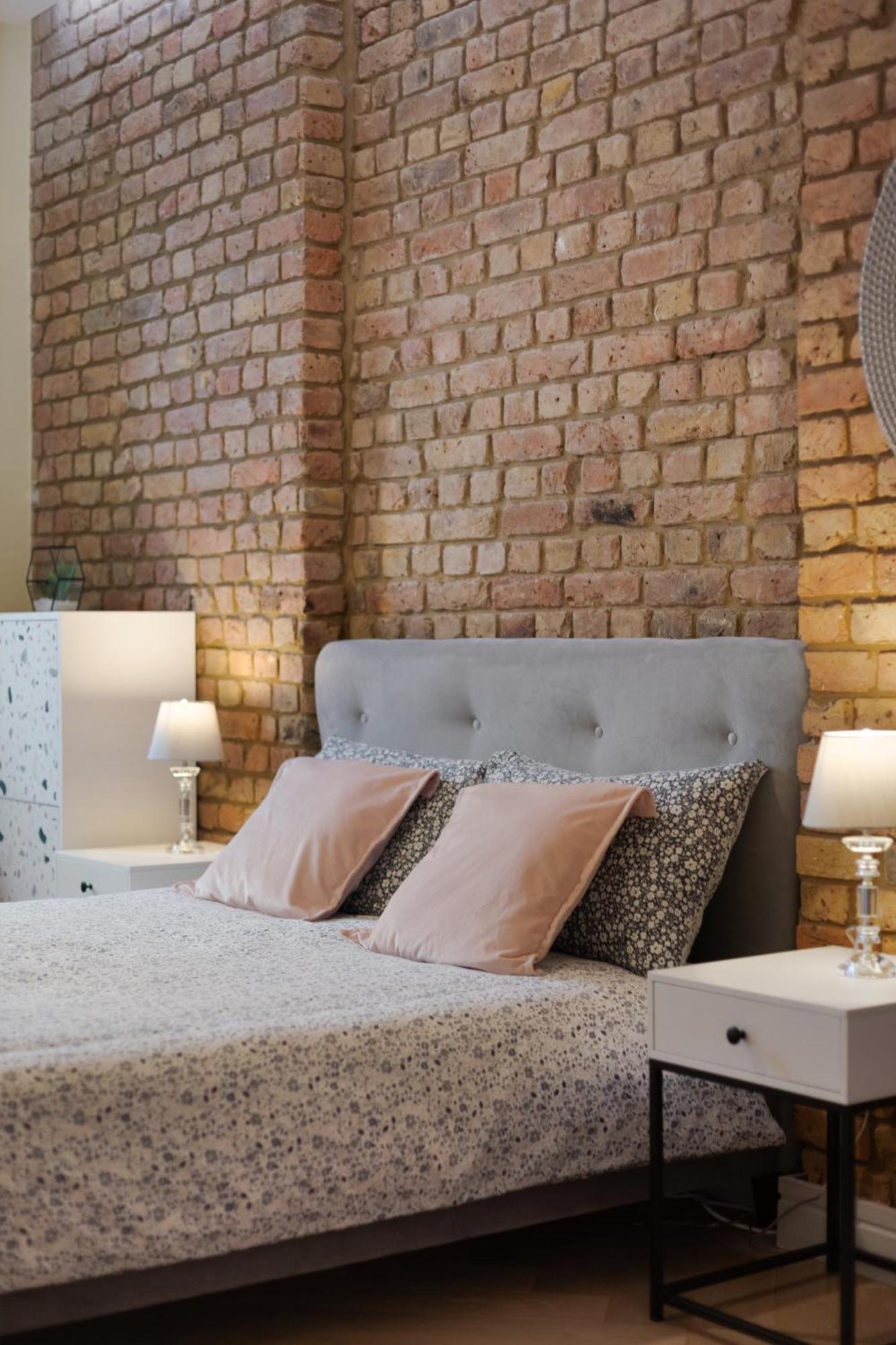 Cozy Retreat Near Downtown With Parking