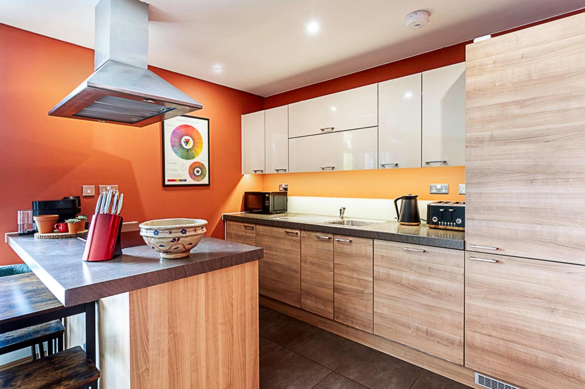 Vibrant And Modern With Canal Views