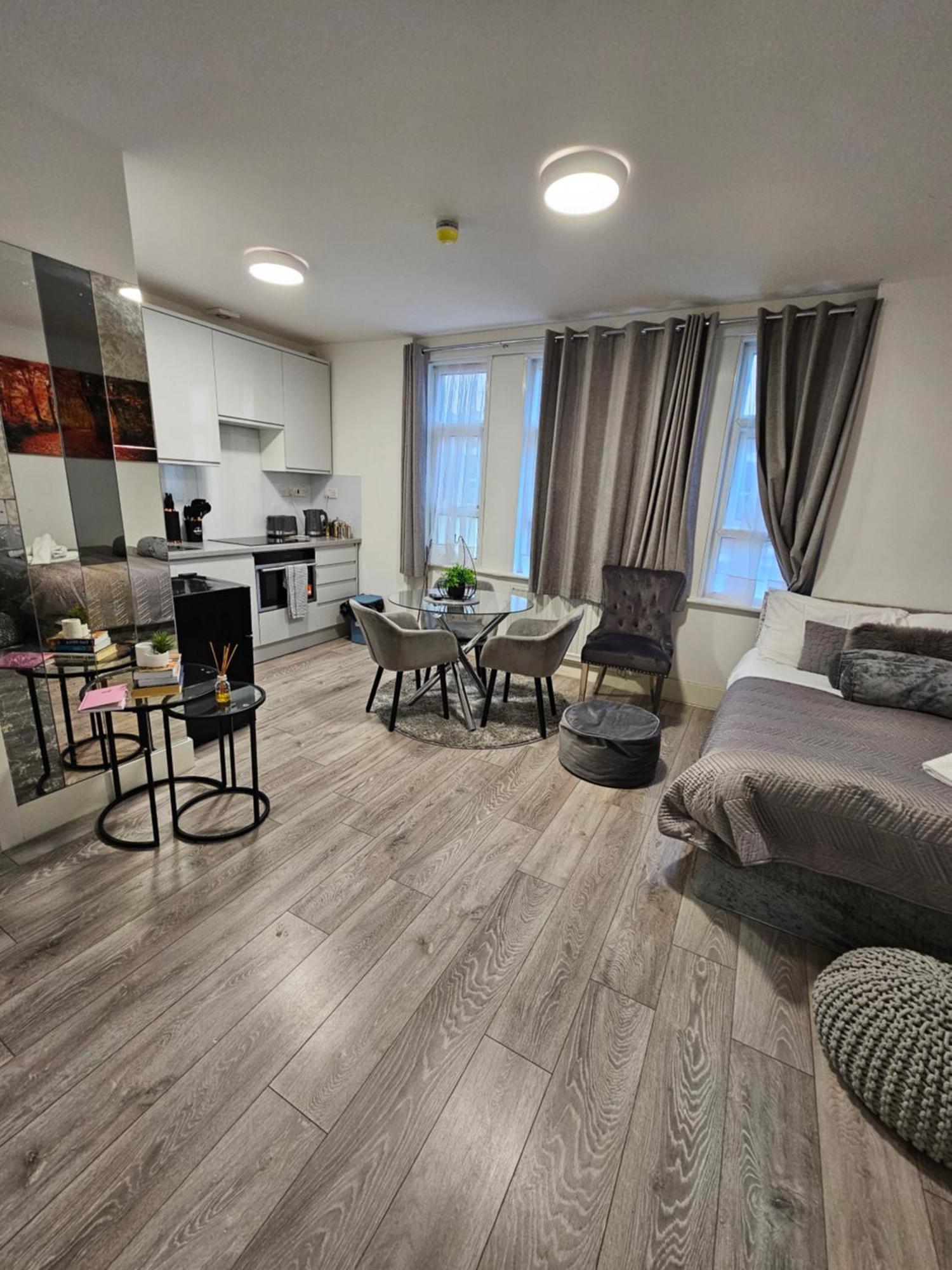 Newly Refurbished In Kensal F