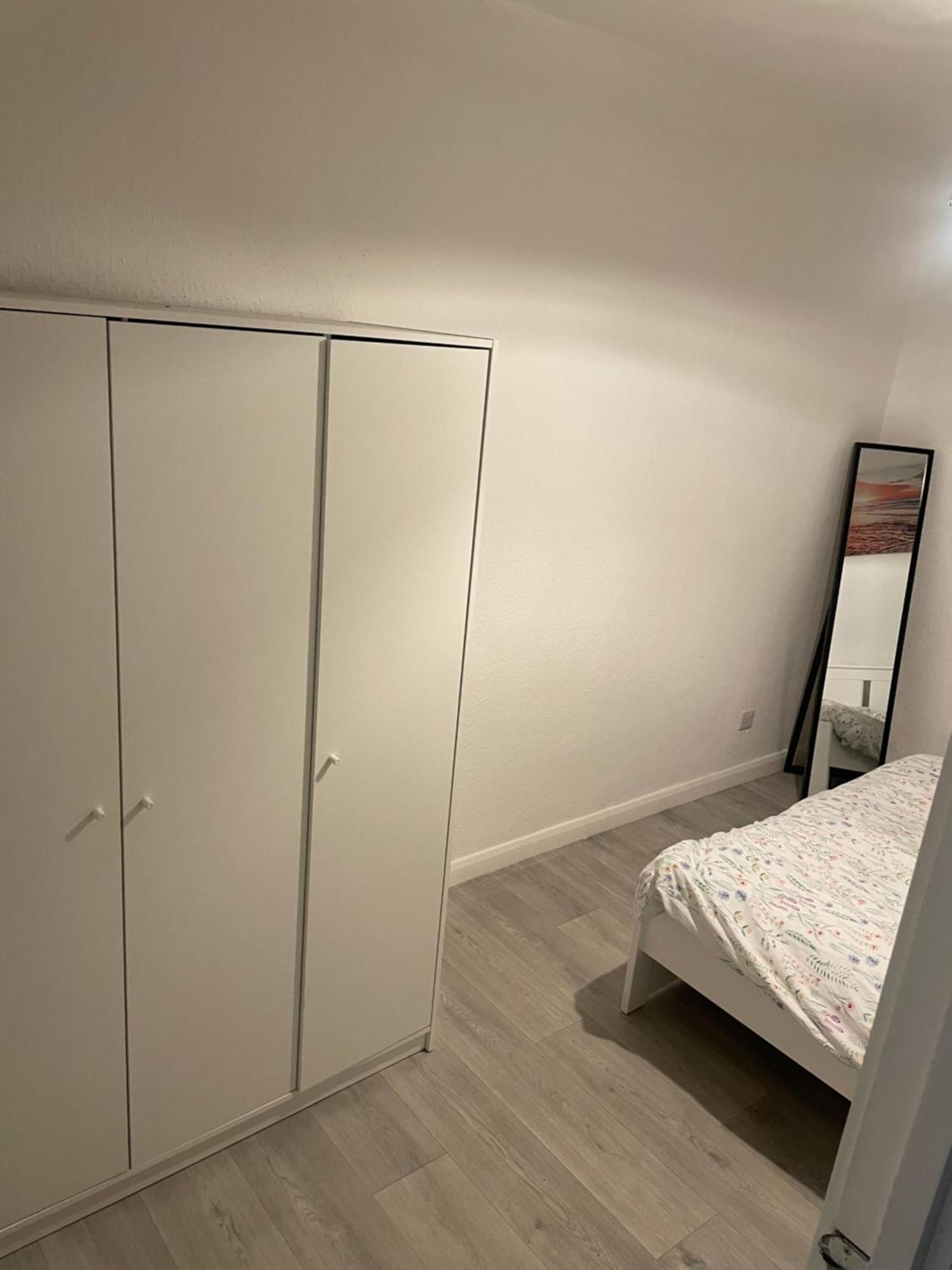 One Bedroom Flat Near Vauxhall Train Station *