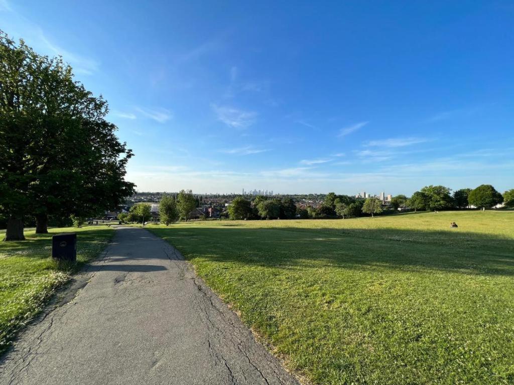 One Bedroom Serviced In Catford Close To Lewisham - Perfect For Long Stay, Business, Leisure And Relocations Apartment London