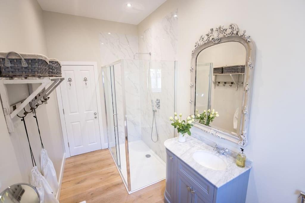 Swanky Pad In Putney
