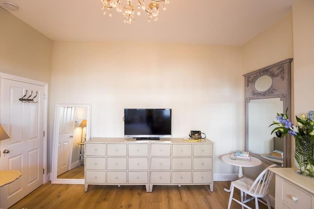 Swanky Pad In Putney Apartment London