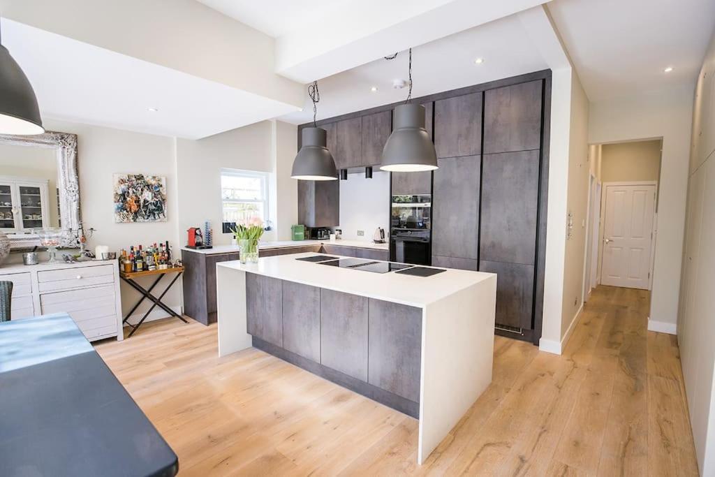 Swanky Pad In Putney
