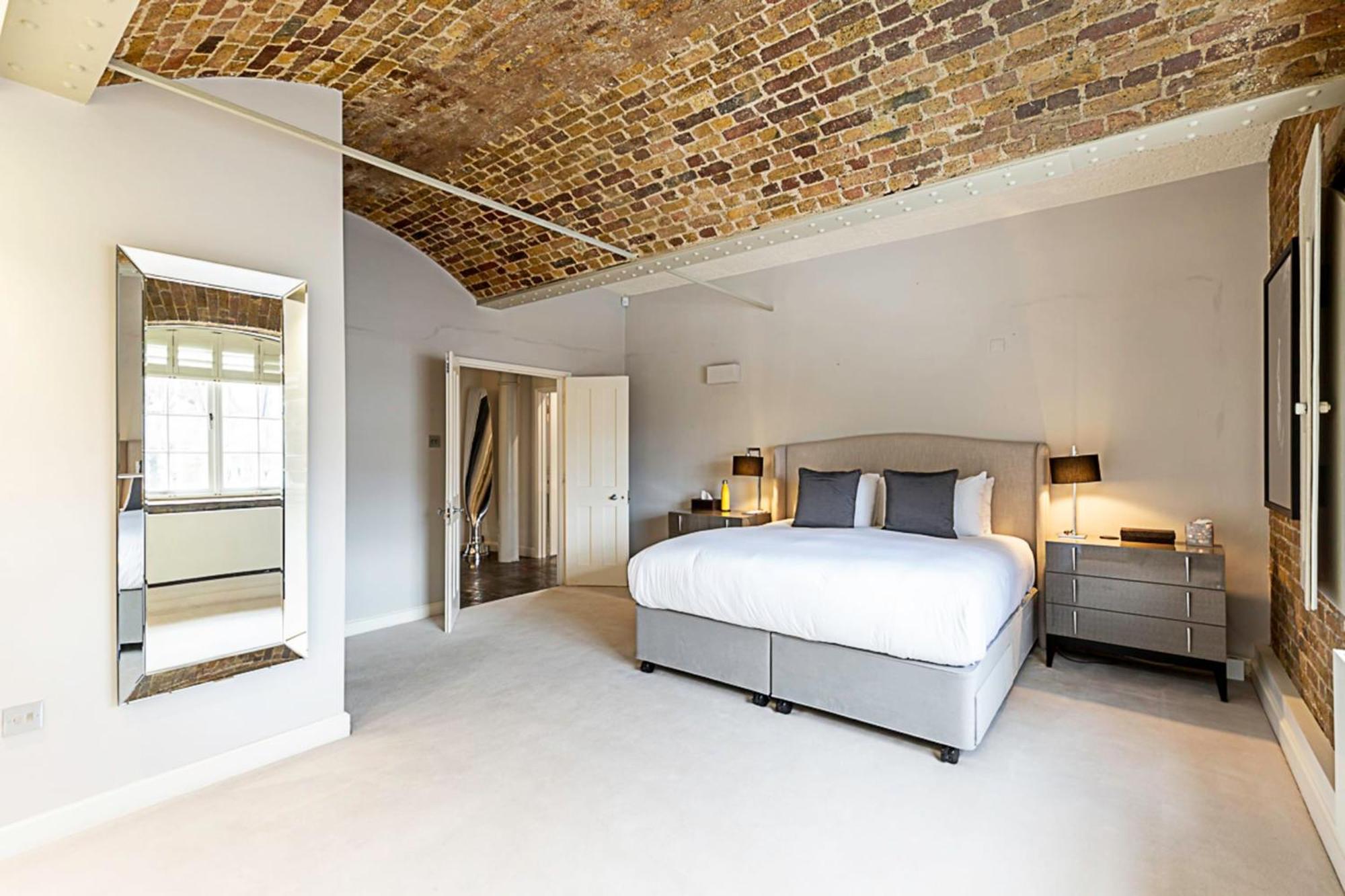 Charming In St Katharine Docks Appartement