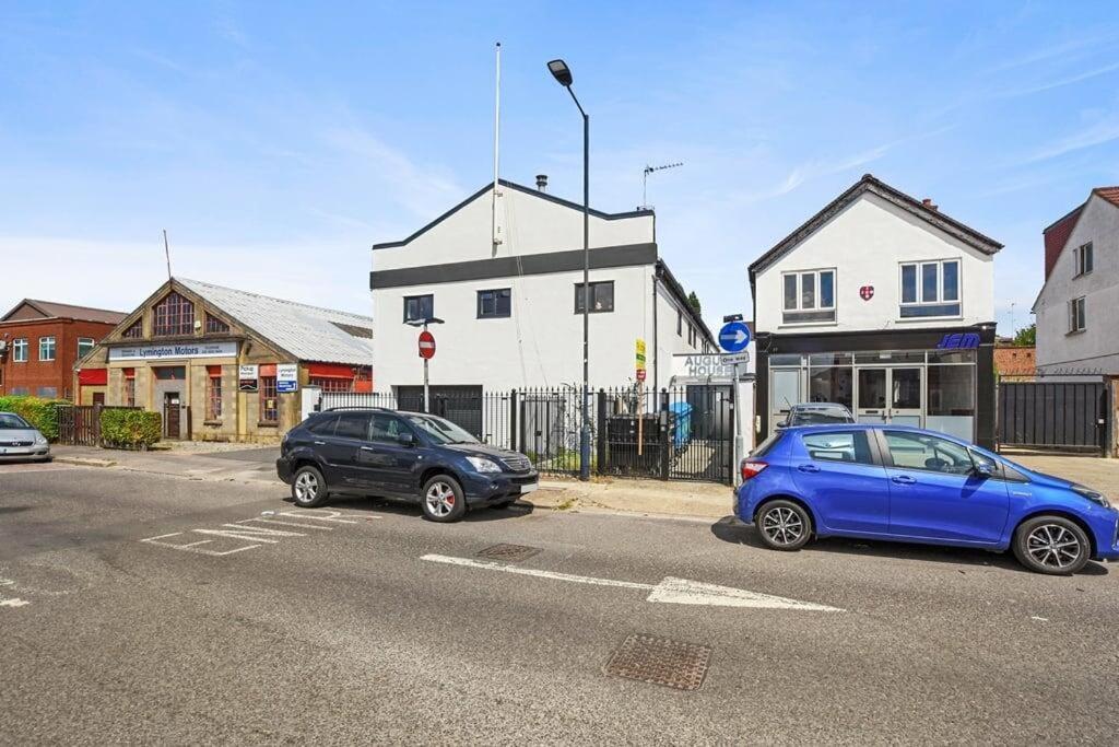 Stunning New 2 Bed Flat - 6 August House Apartment