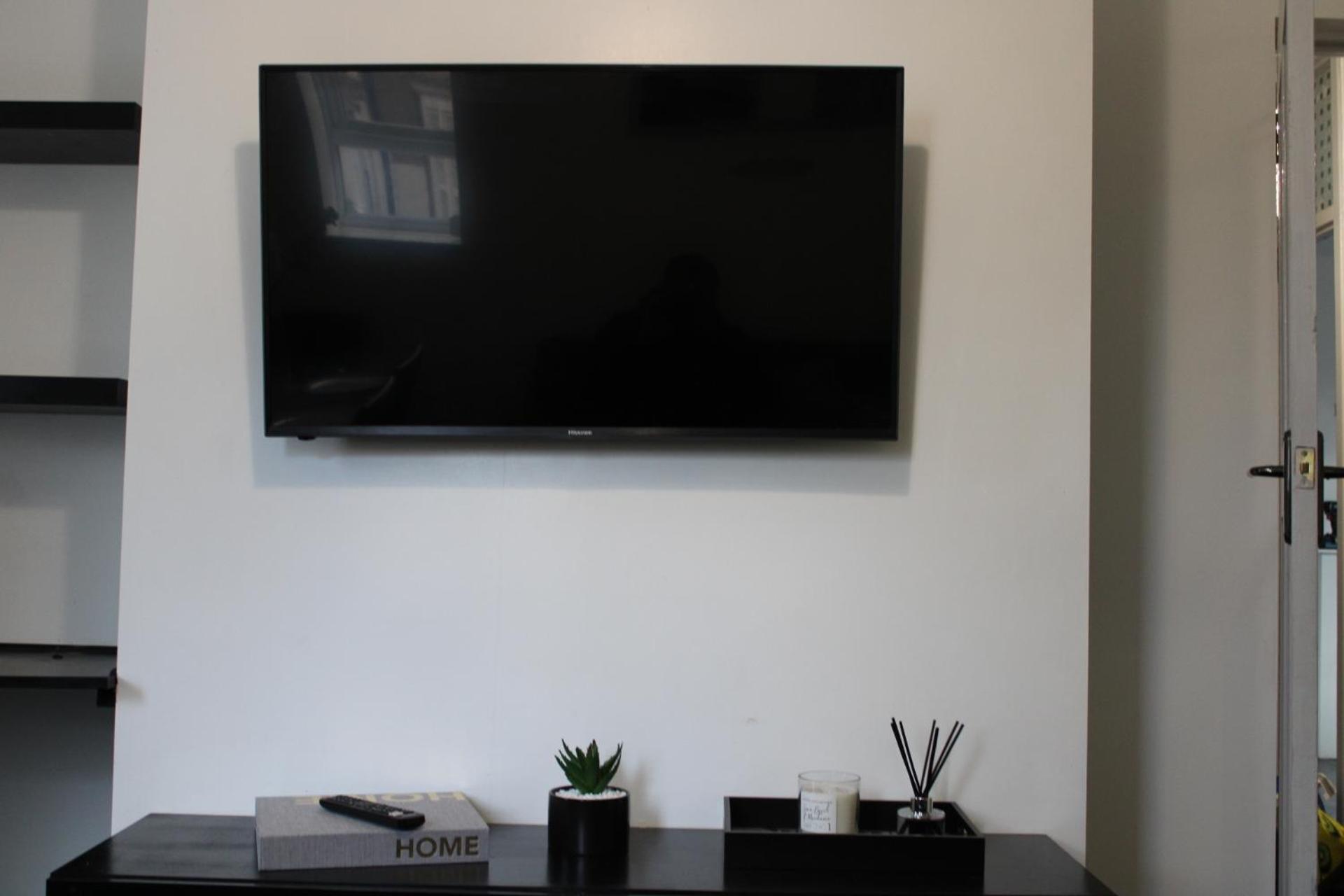 Clapham Common 3 Bed Apartment *