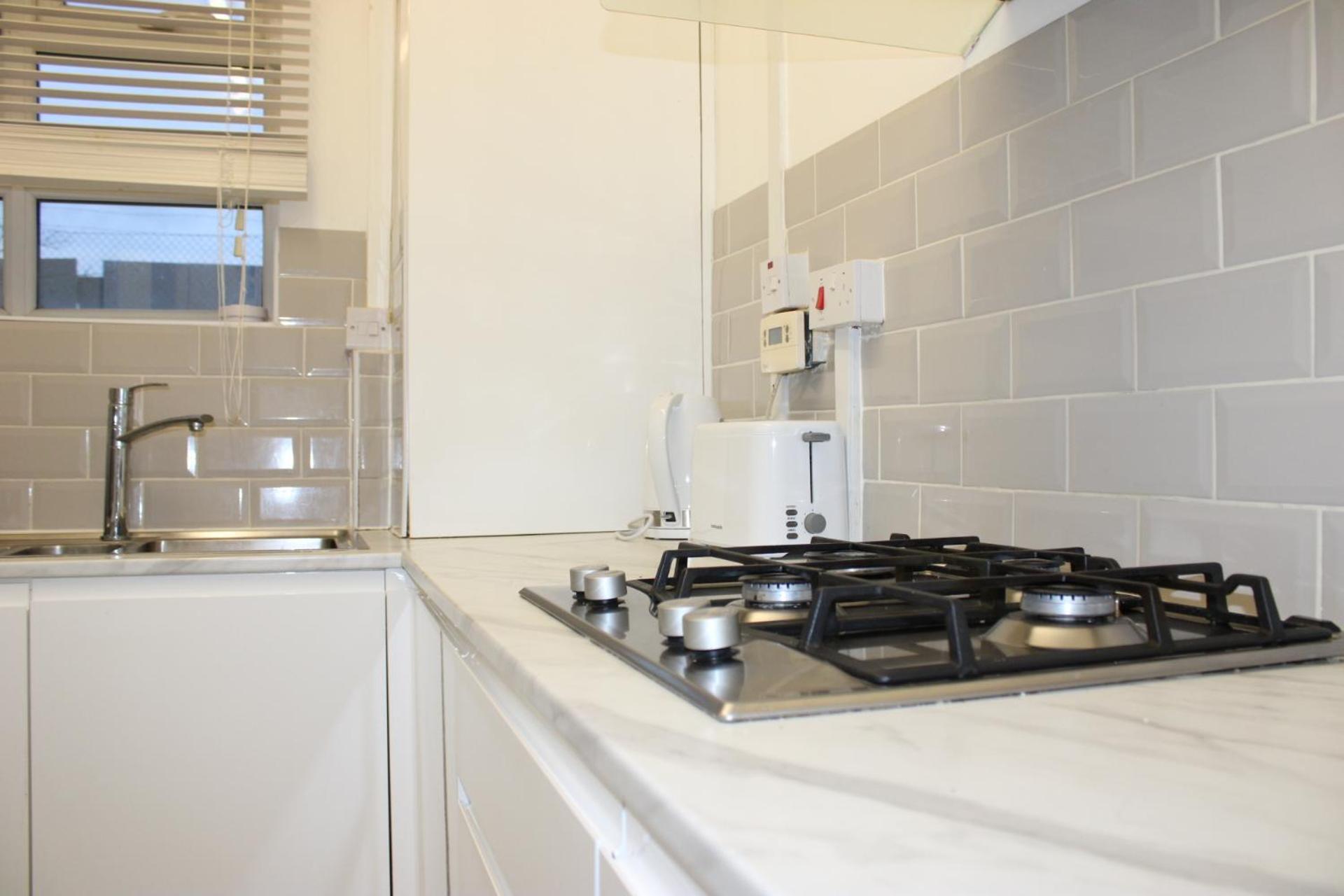 Clapham Common 3 Bed *