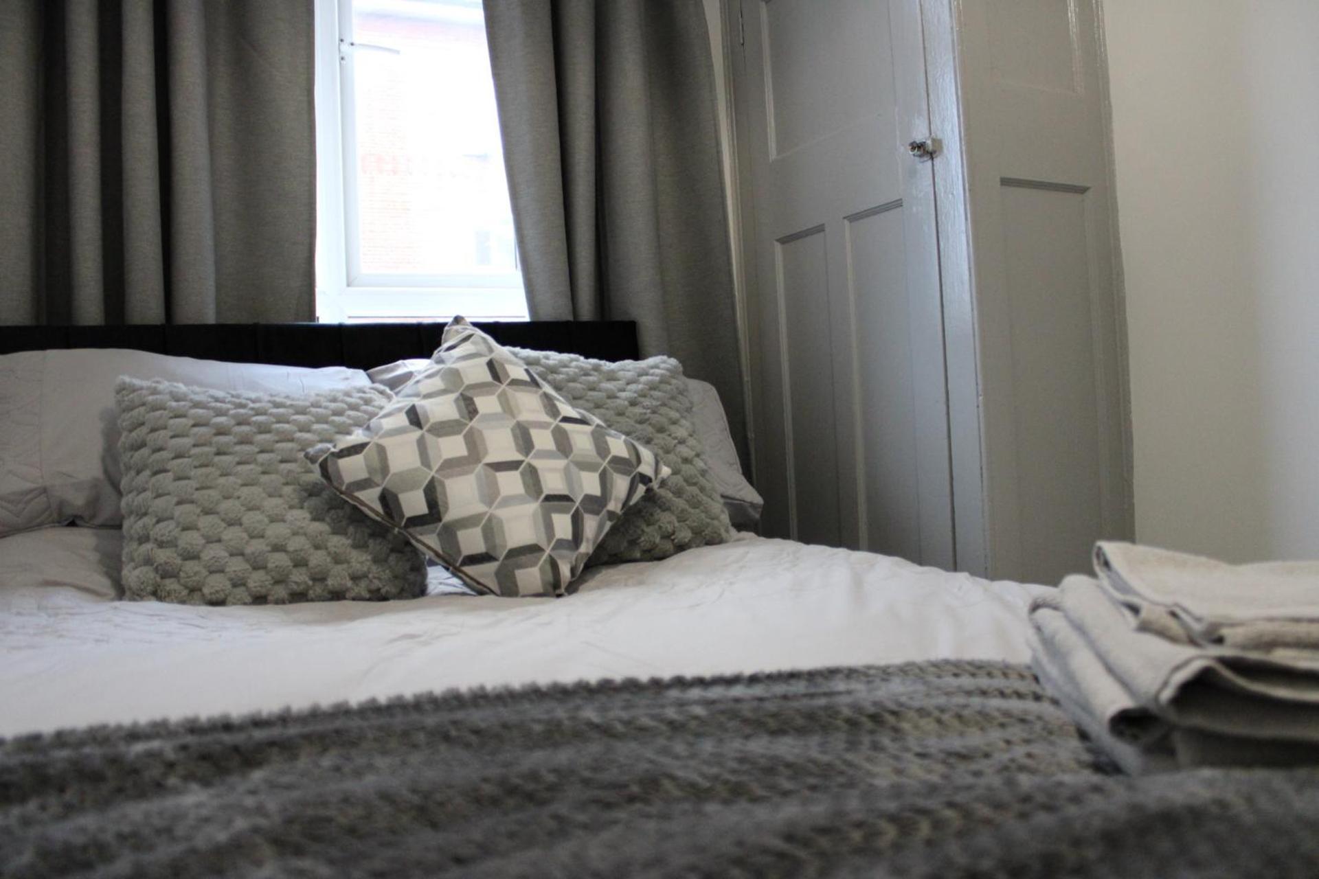 Clapham Common 3 Bed