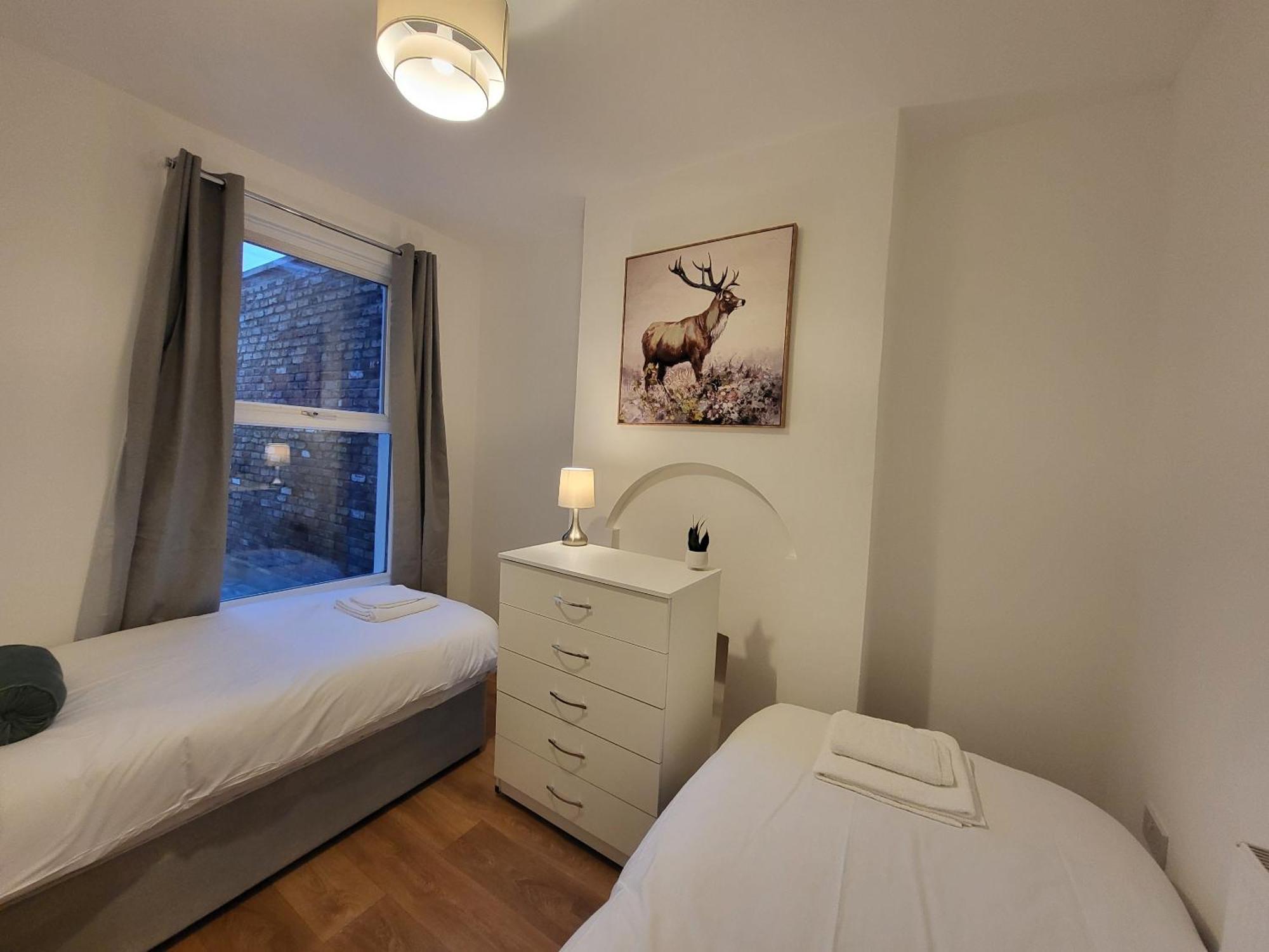 5br Retreat - Walk To Tube, Explore Appartement Londres