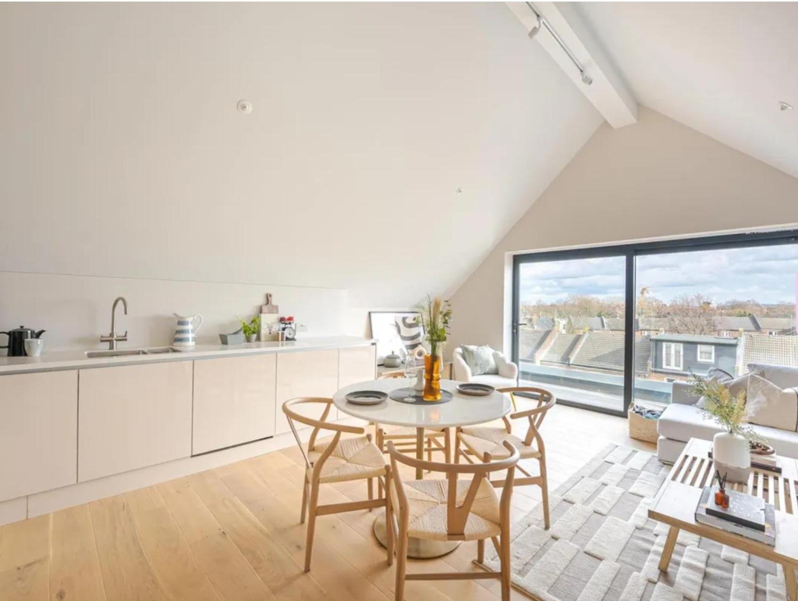 Kings Mews Elegance: City Sparrow's Premier 3-bedroom Residences * Londres