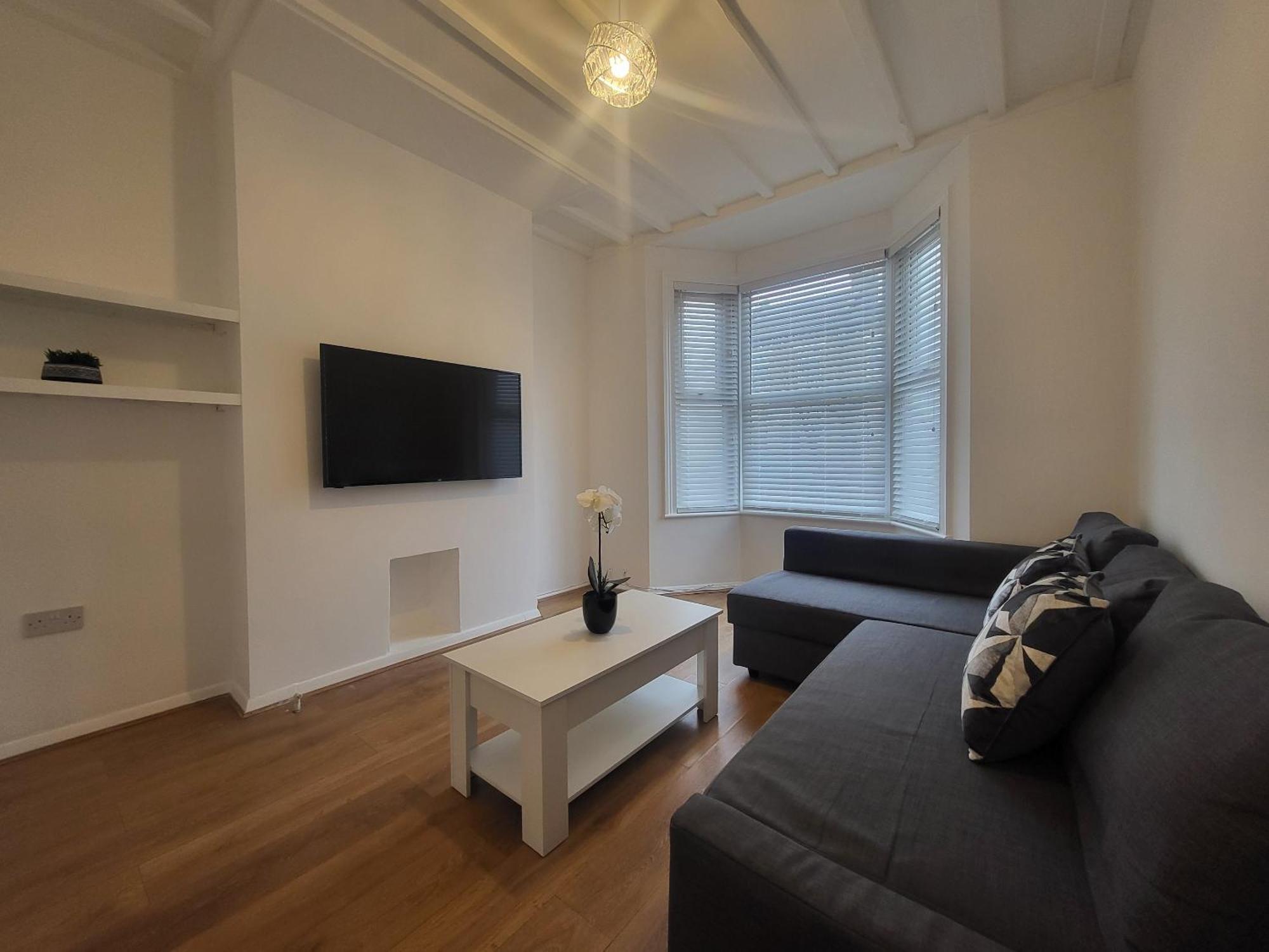 5br Retreat - Walk To Tube, Explore Appartement