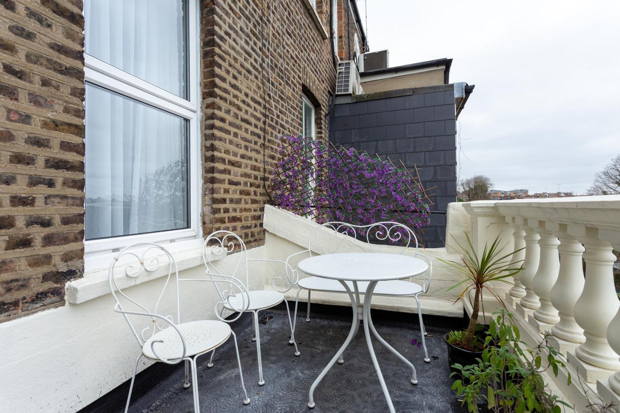 Stunning Large 4 Bedroom Victorian * Londen