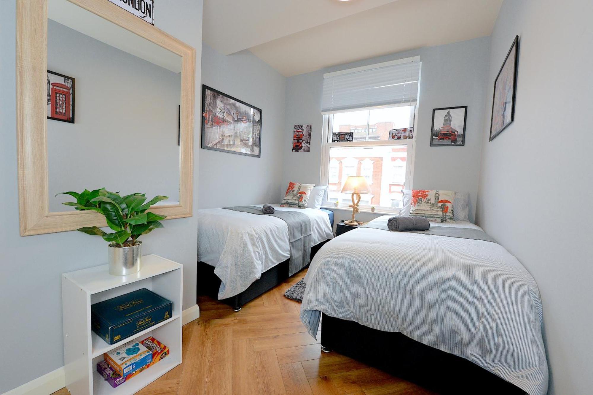 2 Bedroom Flat In Wood Piccadilly Line Apartamento