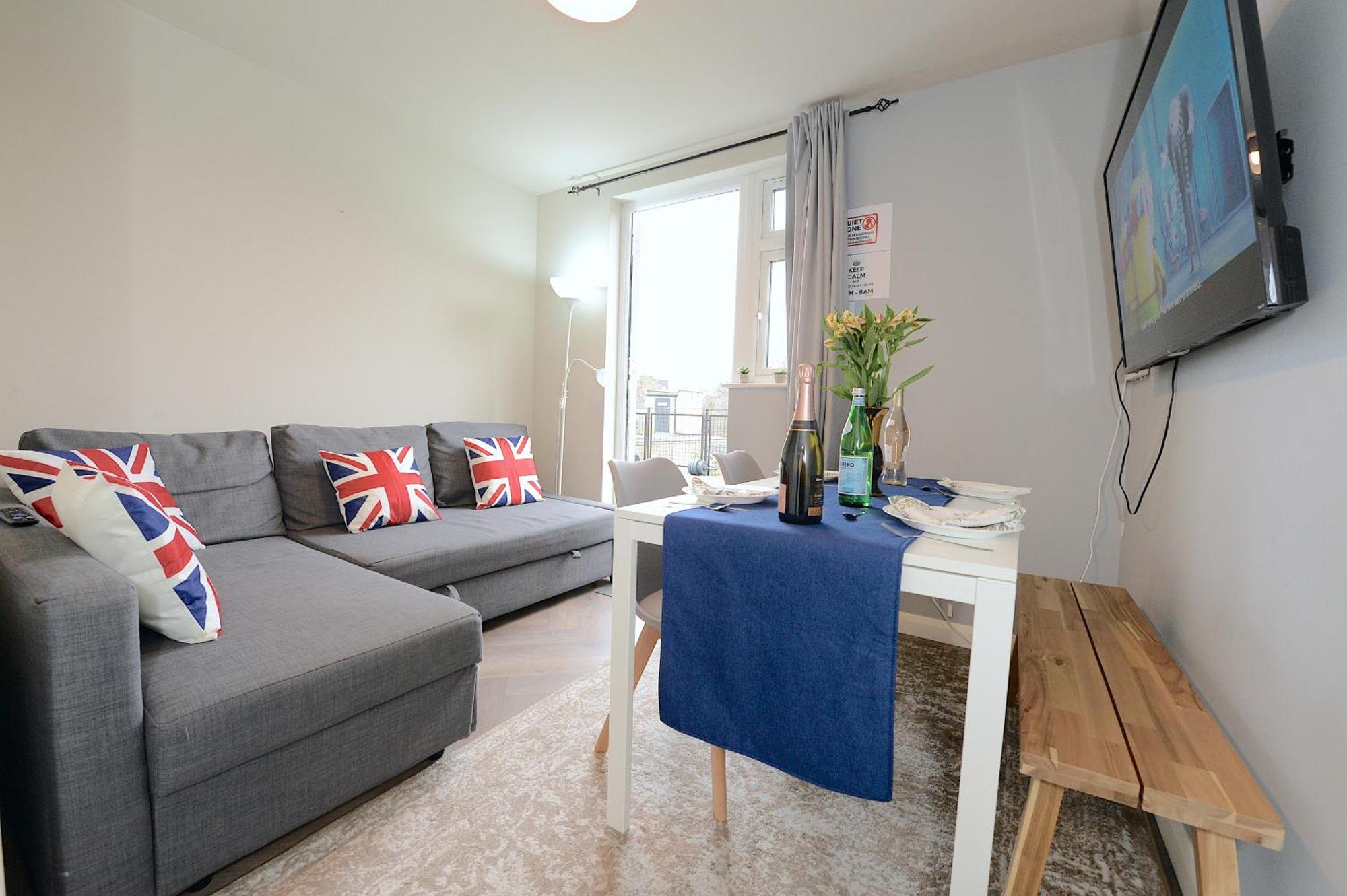 2 Bedroom Flat In Wood Piccadilly Line Apartamento *