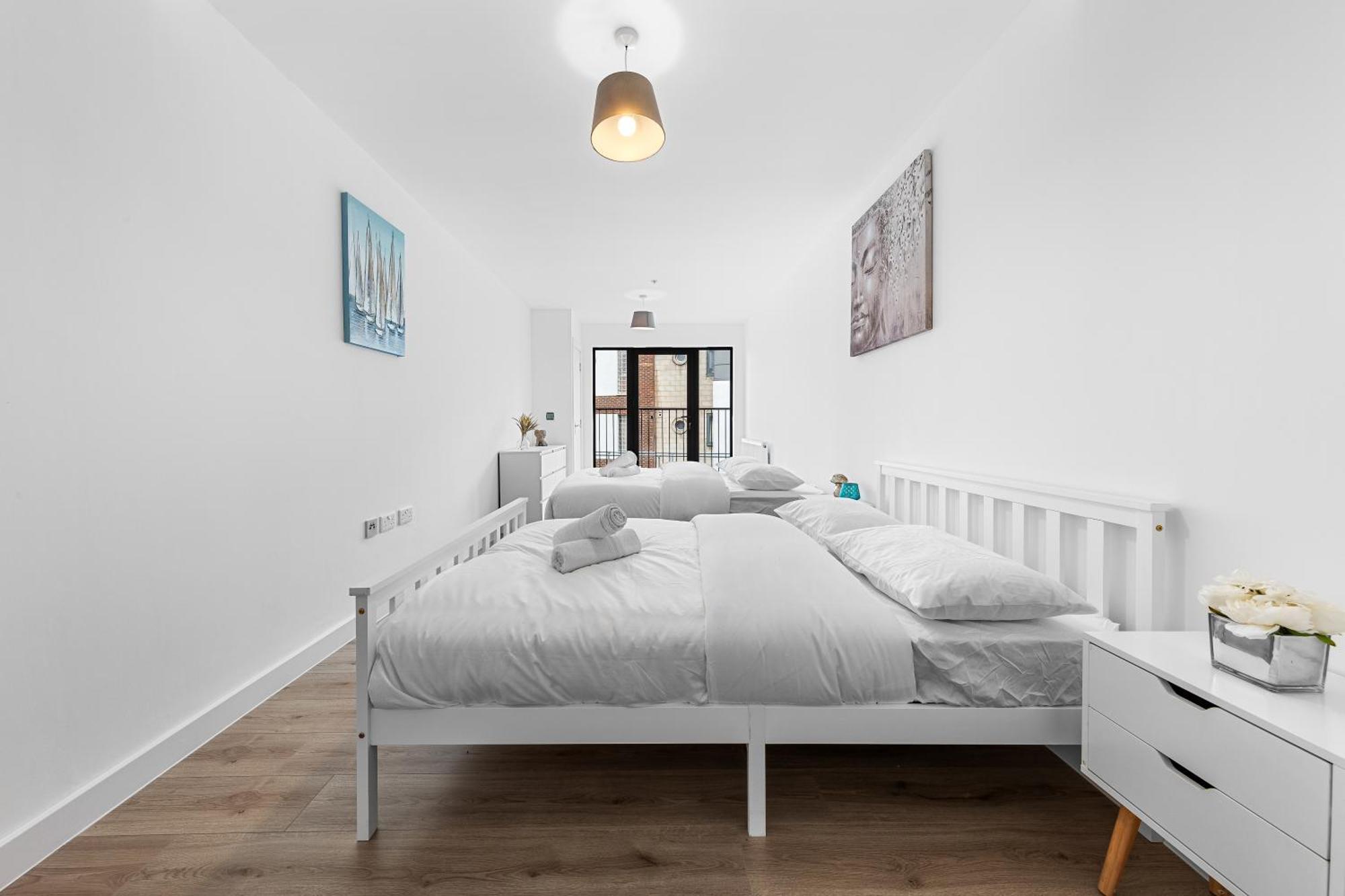 Spacious Sleep 14 1 Min From Tooting Station Mr3 * Londres