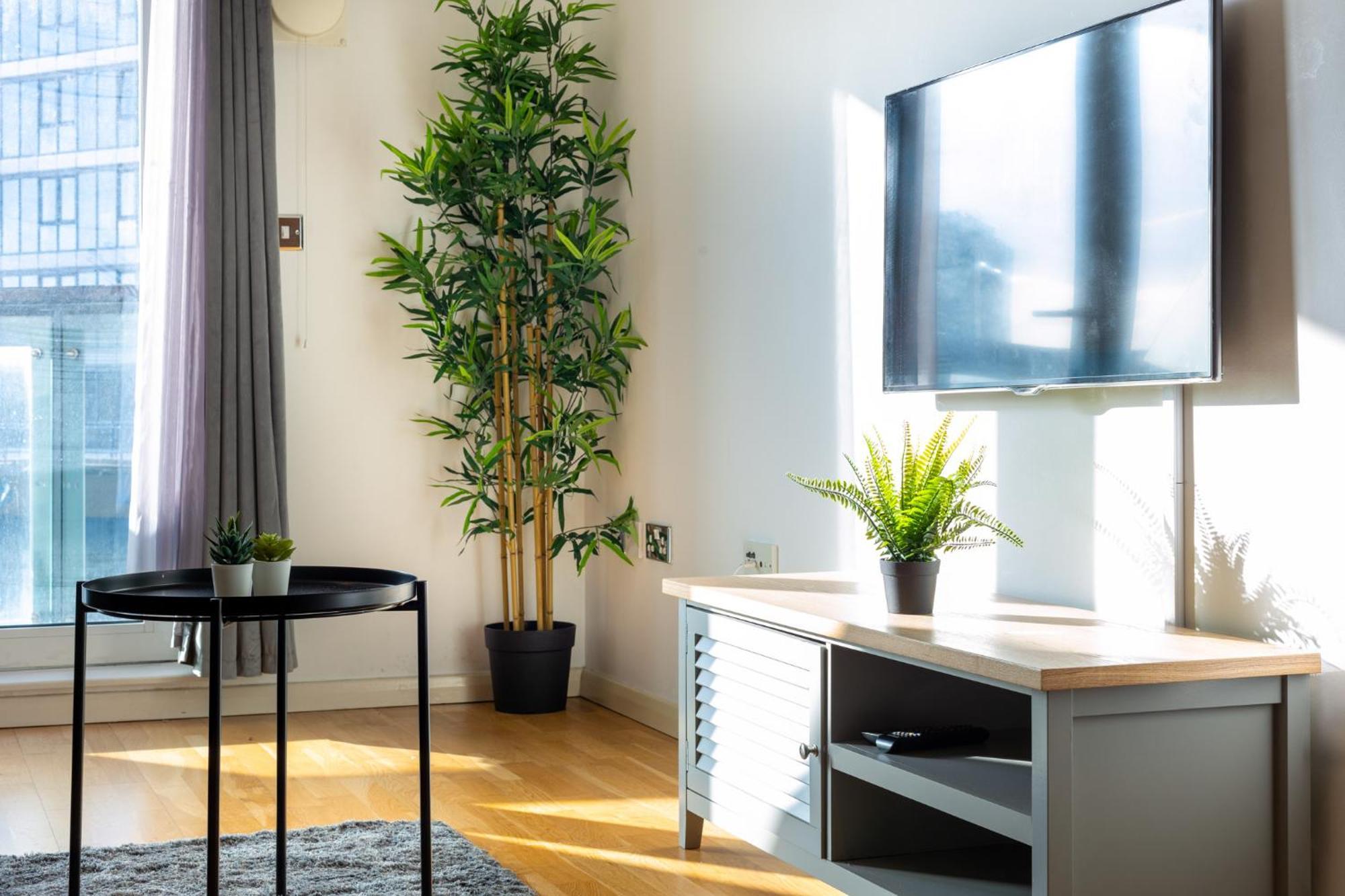 Affordable & Modern 1 Bedroom Canary Wharf Apartment London