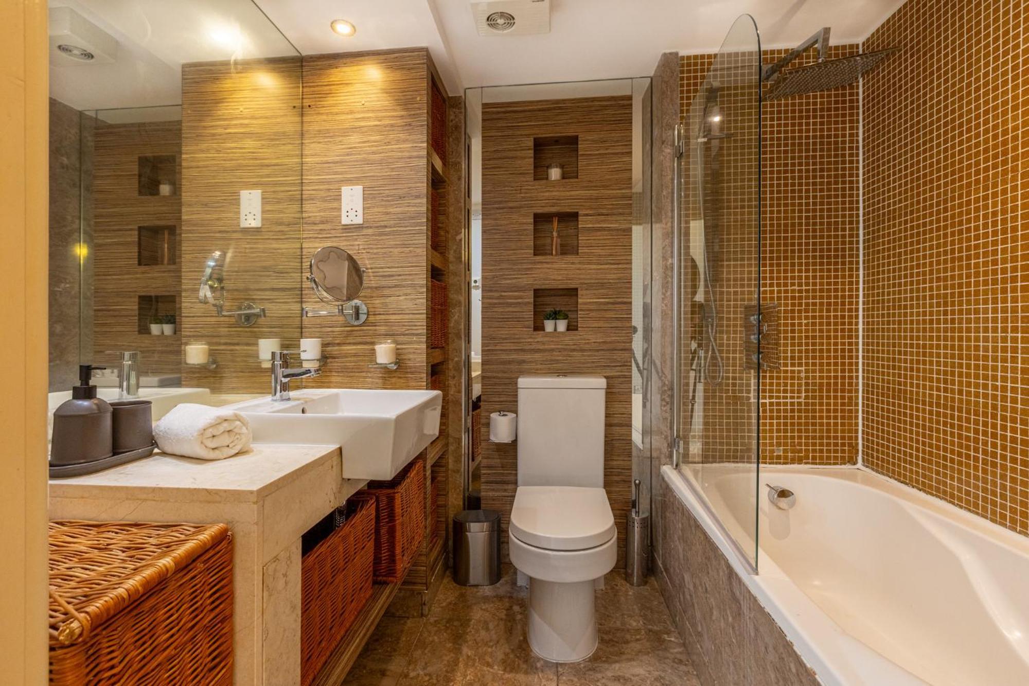 Affordable & Modern 1 Bedroom Canary Wharf Apartment *