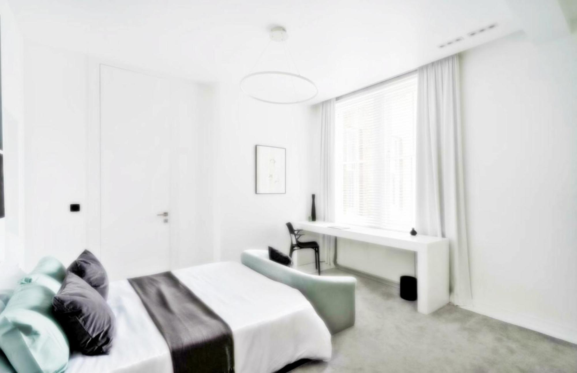 Lovely Four Bedroom Parking Available Appartement *