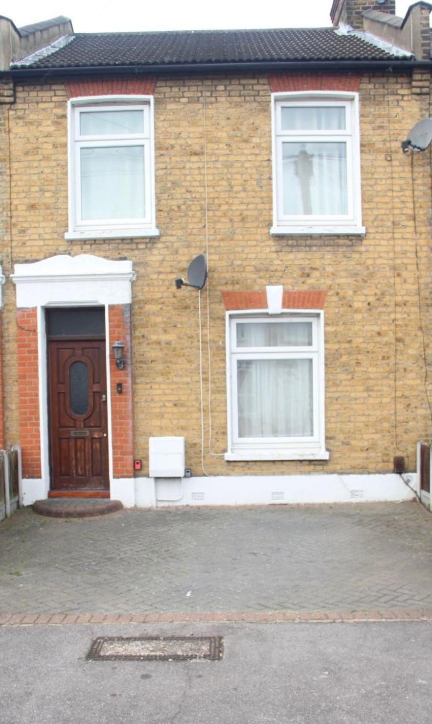 3 Bedroom House,4beds, 2 Baths Ilford ,12 Mins To Stratford Londres