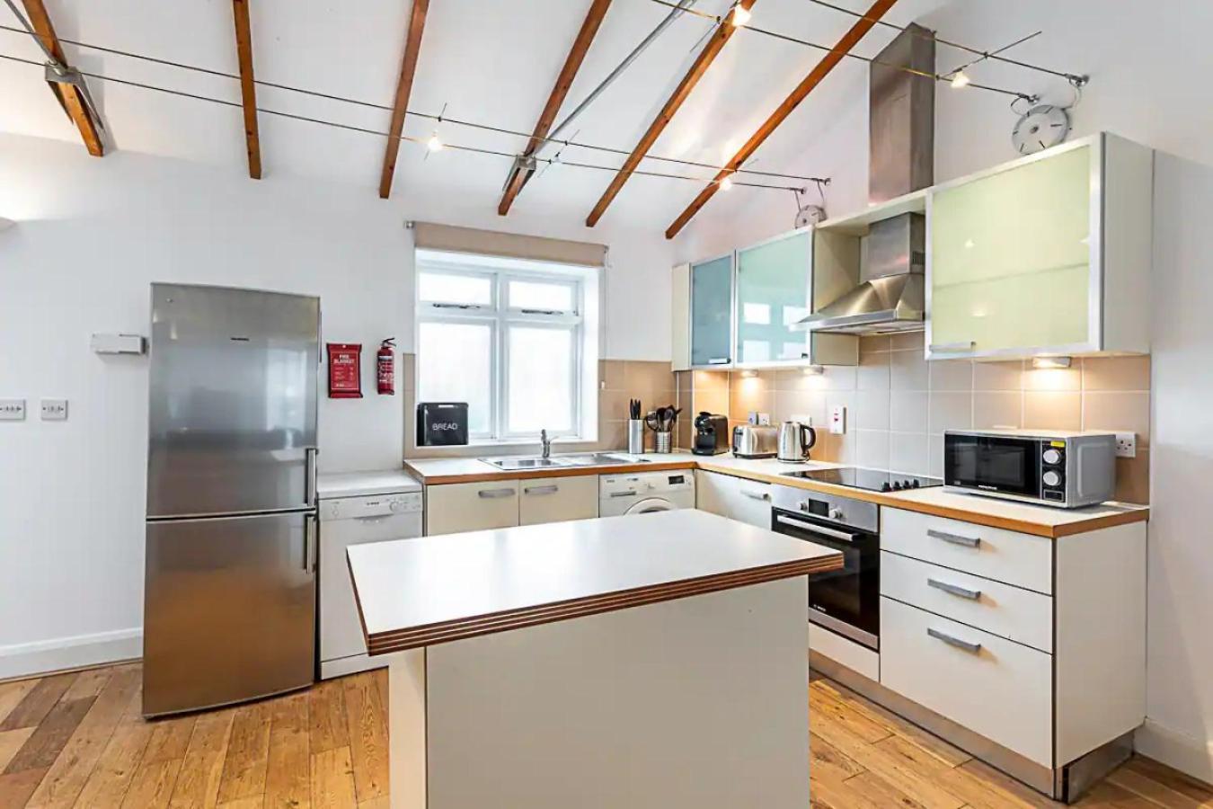 Light And Airy Upside Down House In Hackney Holiday home London