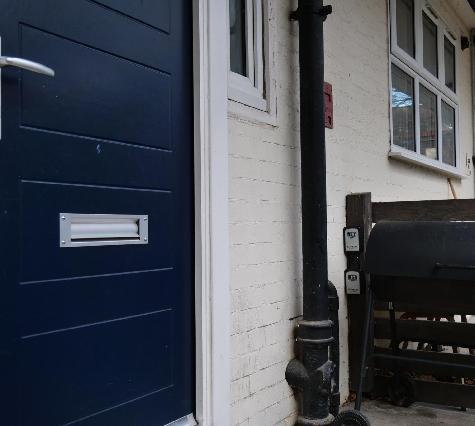 Ground Floor Flat Free Parking Apartment London