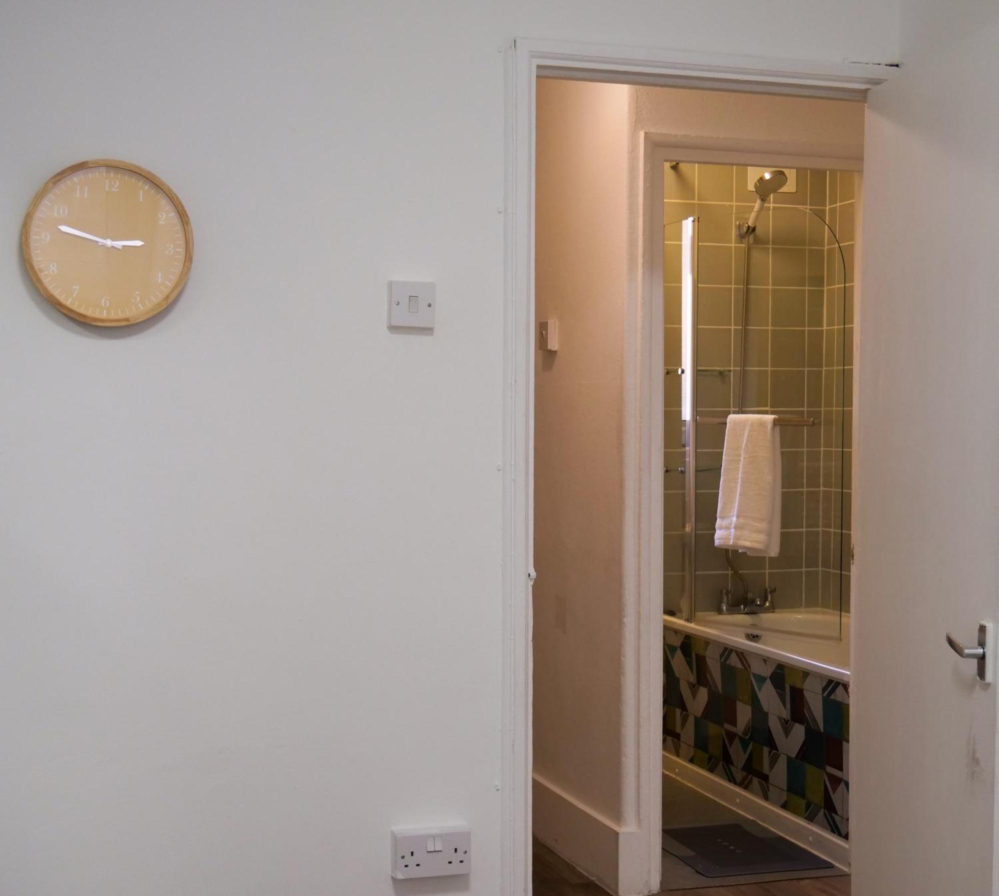 Ground Floor Flat Free Parking Apartment