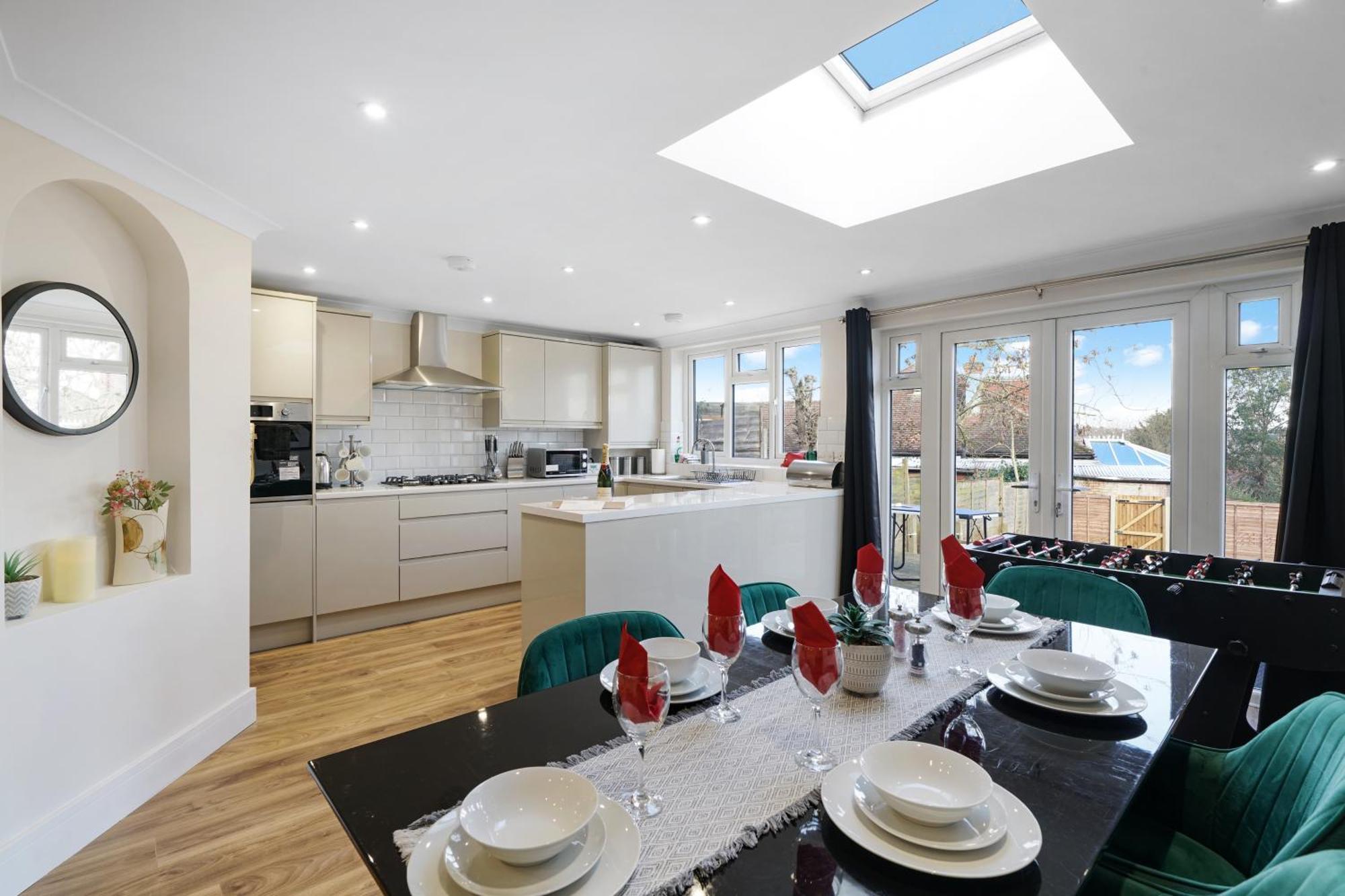 Luxurious House In Wembley - Garden * London