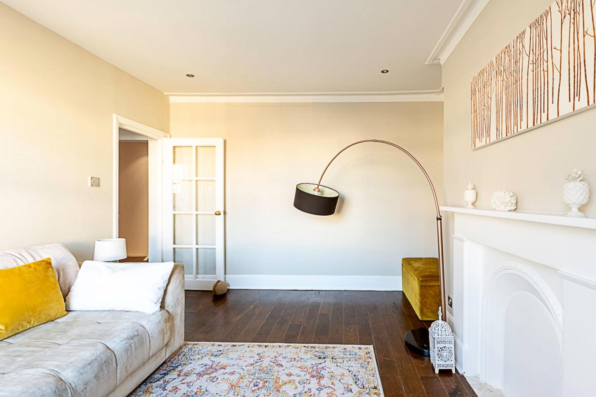 Contemporary And Spacious Kensington Appartement *