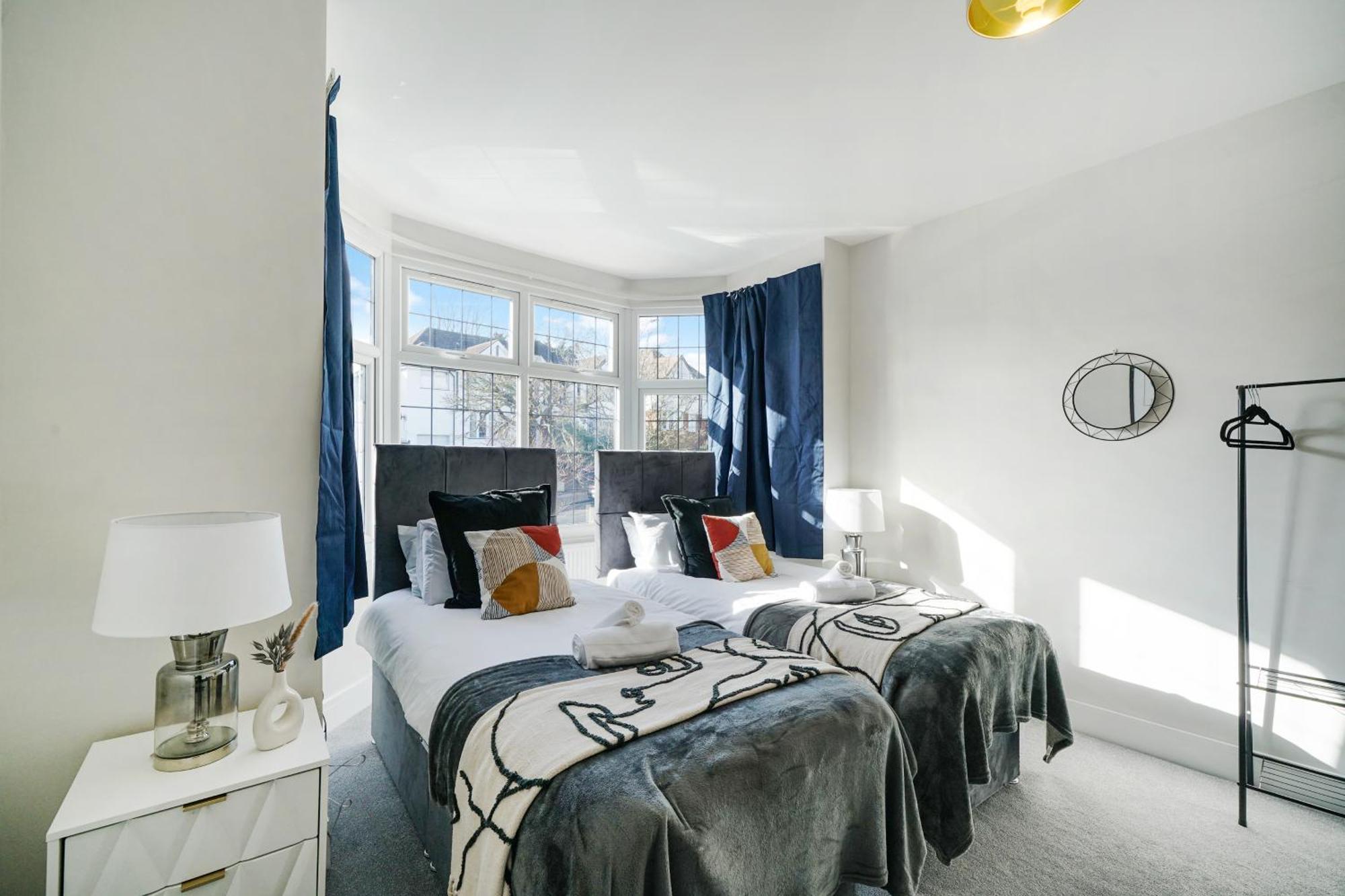 Luxurious House In Wembley - Garden Holiday home London