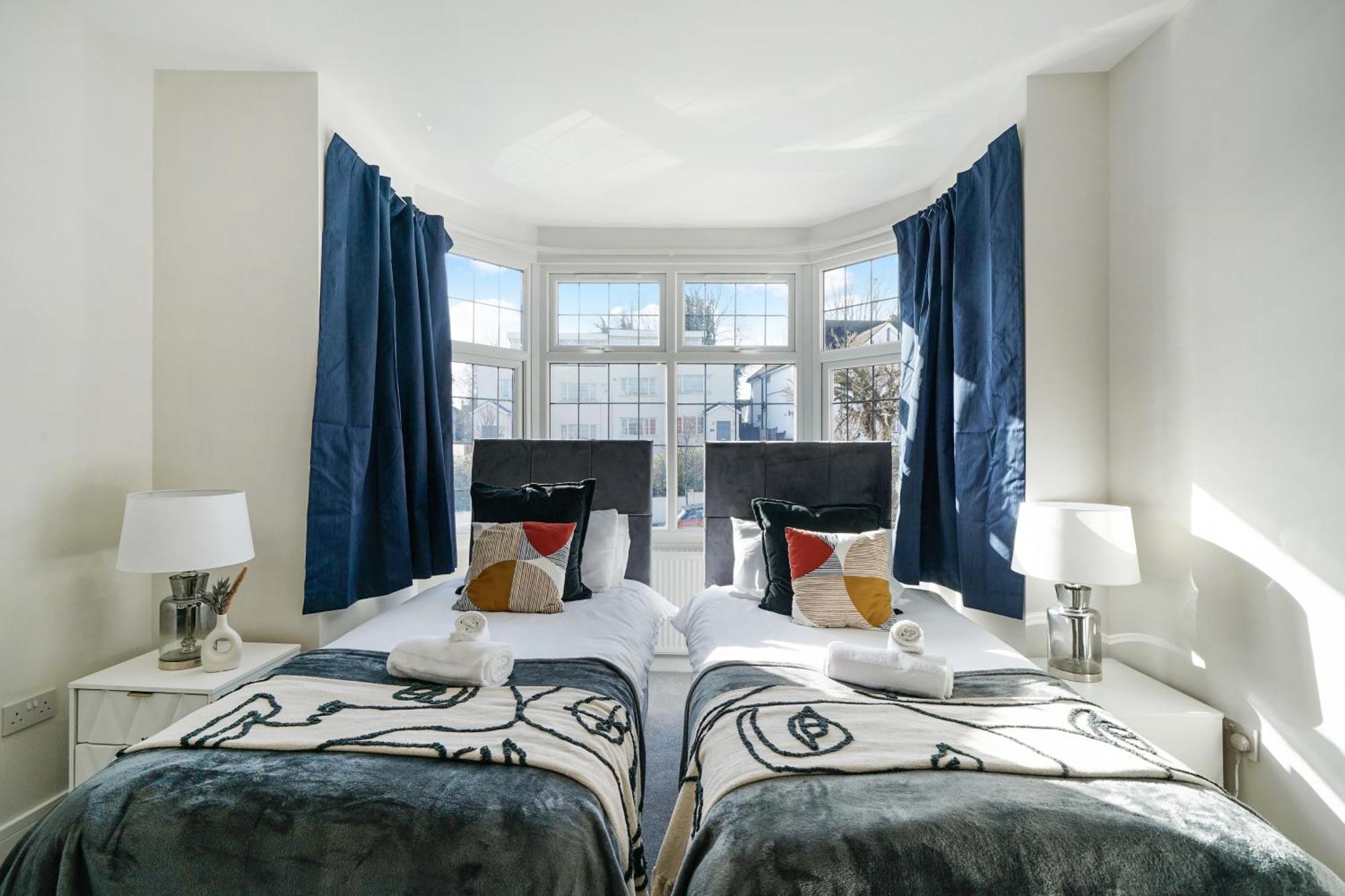 Luxurious House In Wembley - Garden Holiday home London