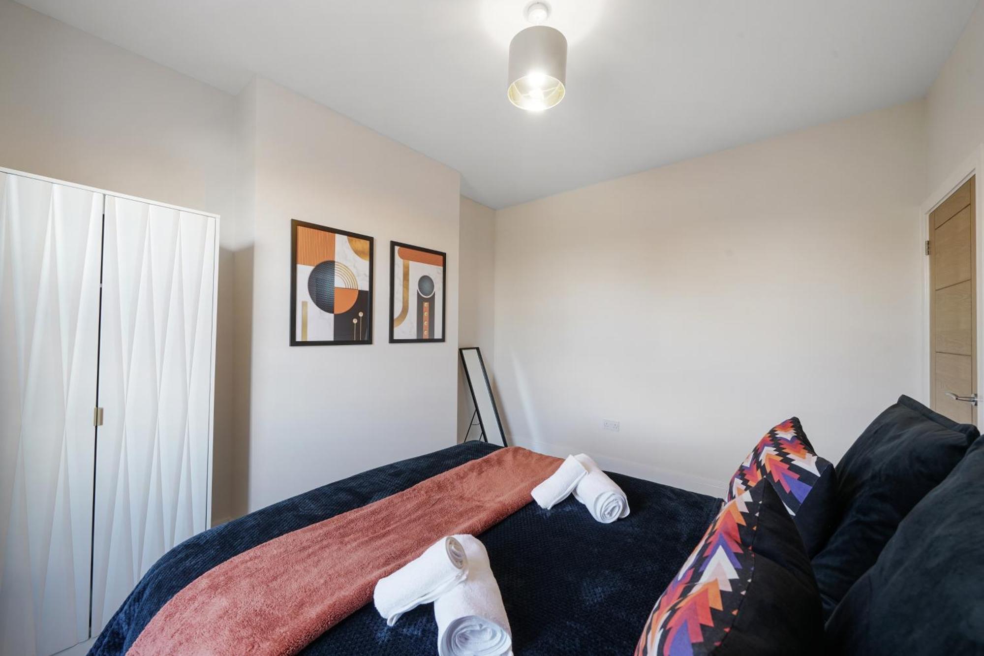 Luxurious House In Wembley - Garden Holiday home London