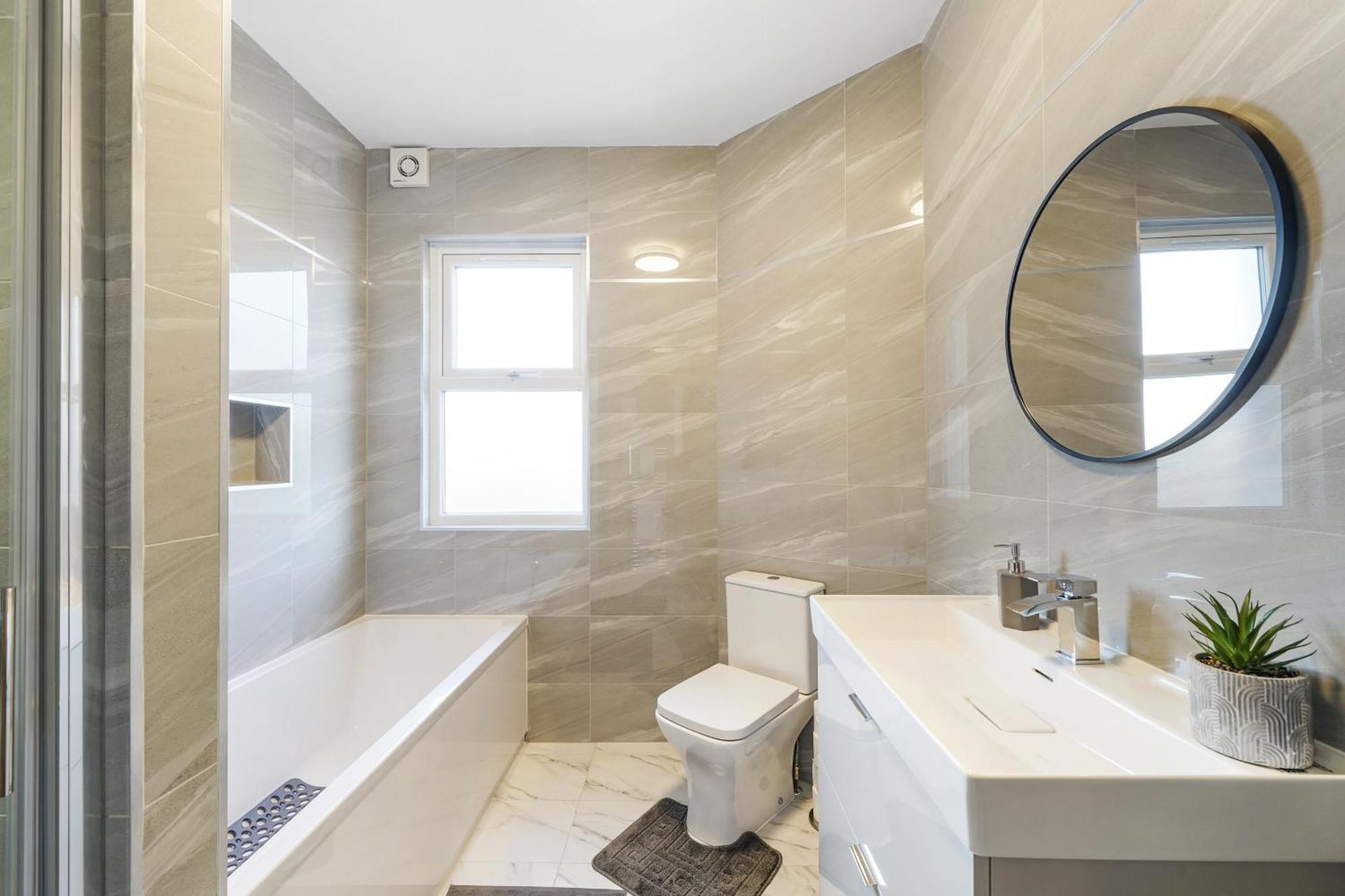 Luxurious House In Wembley - Garden London