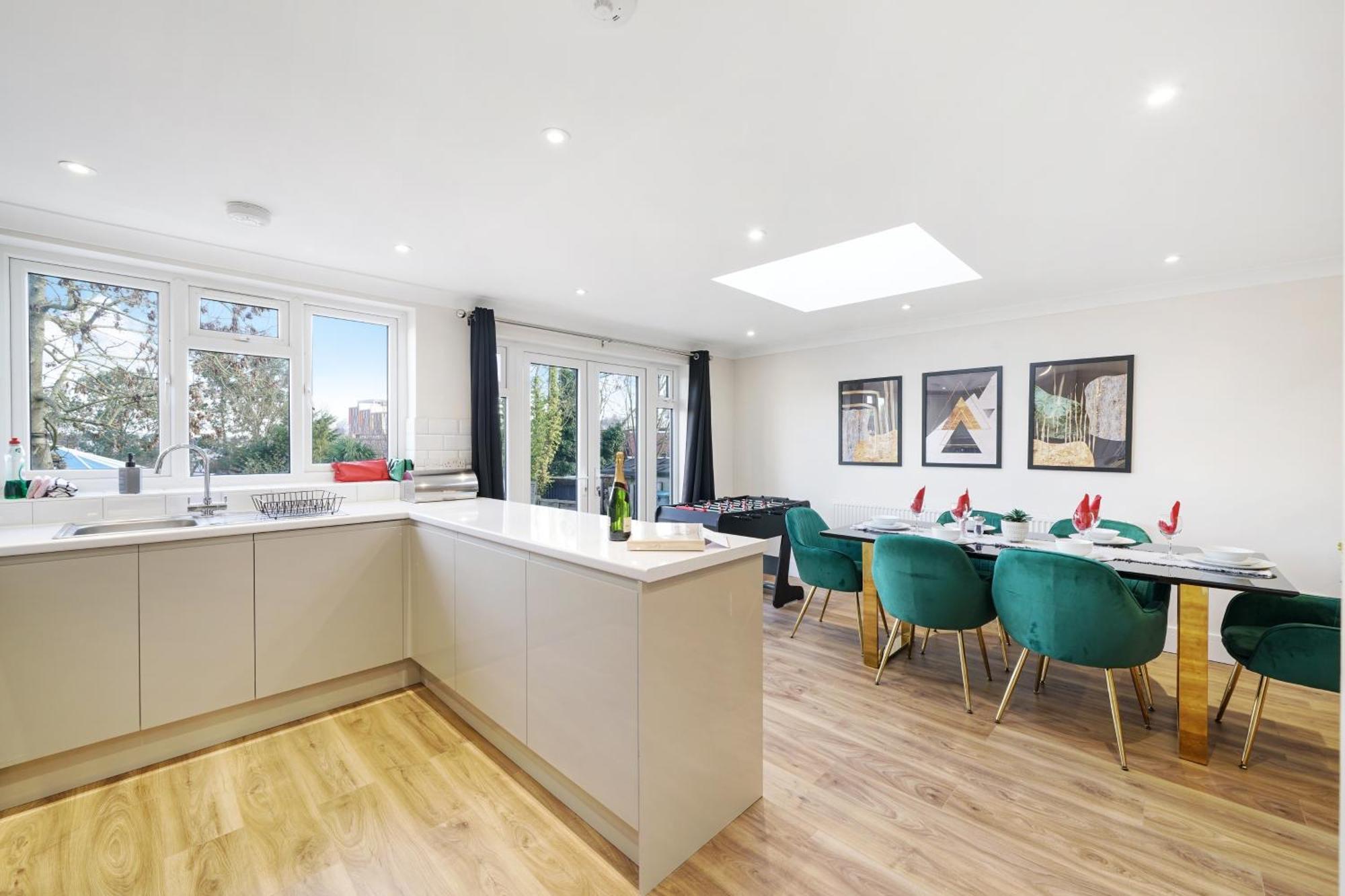 Luxurious House In Wembley - Garden *