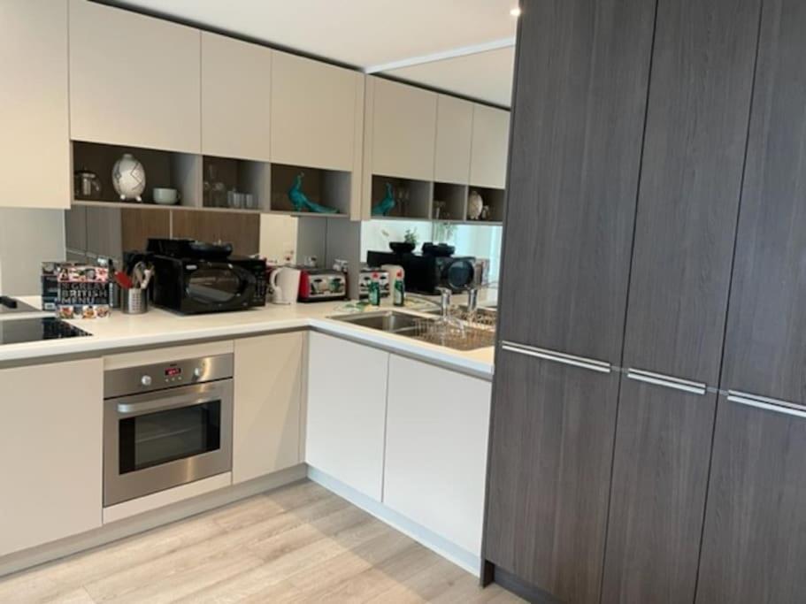 2bed 2bath -pool, Balcony, Gym Lift Londres