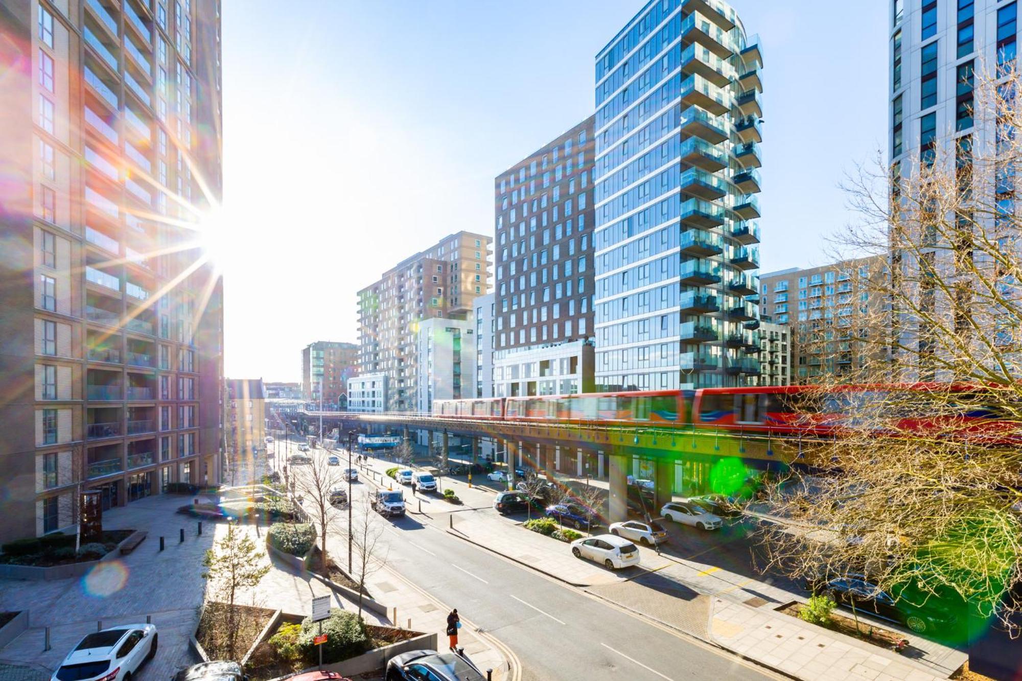 Affordable & Modern 1 Bedroom Canary Wharf Apartment *