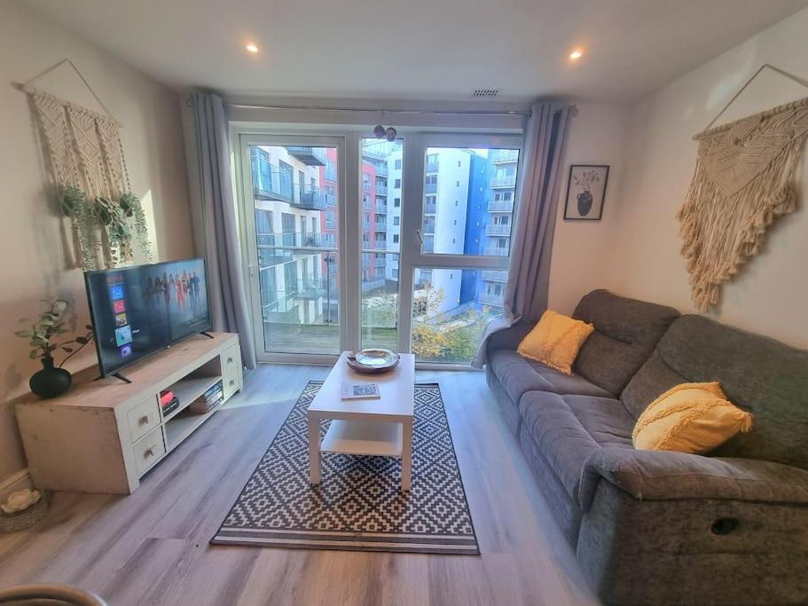 2bed 2bath -pool, Balcony, Gym Lift Apartamento *