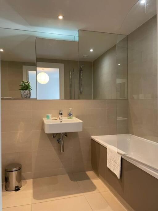 Apartamento 2bed 2bath -pool, Balcony, Gym Lift