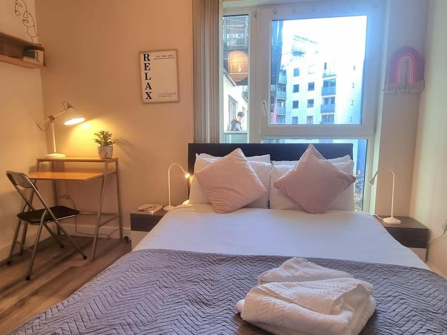2bed 2bath -pool, Balcony, Gym Lift Londres