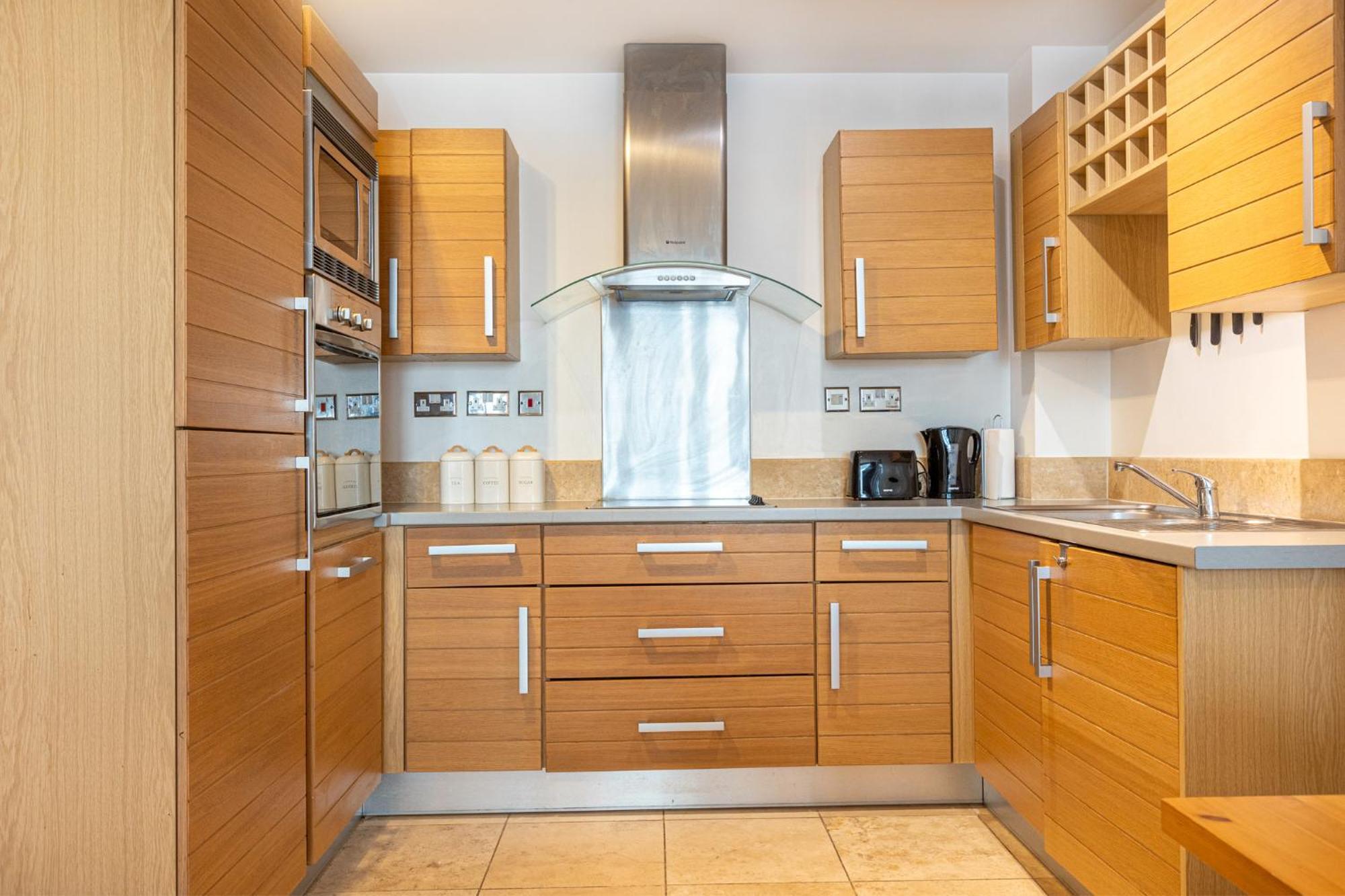 Affordable & Modern 1 Bedroom Canary Wharf Apartment London