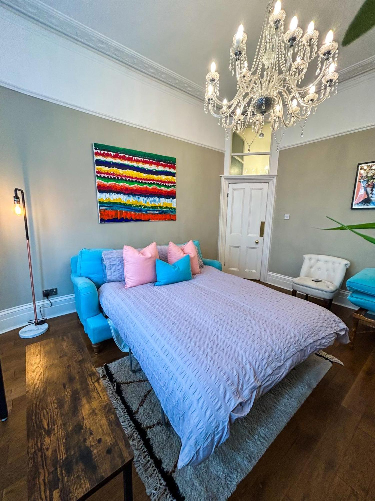Apartment Bright & Spacious West Gem London