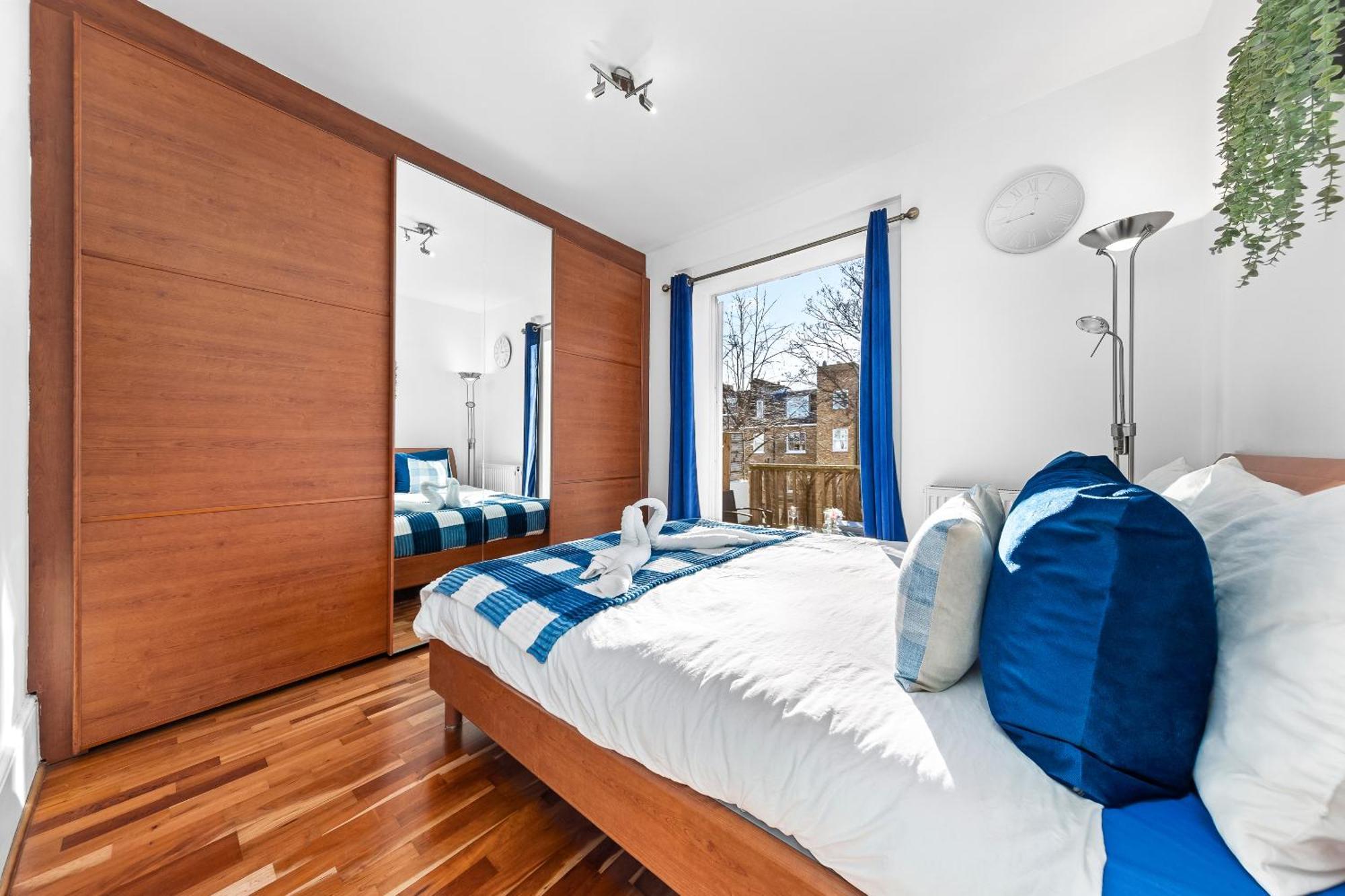Balcony Blue Theme 1 Bedroom Luxury Flat Near Hyde Park! Accommodates Up To 6! Double Sofa Bed And Next To Station! Apartamento *